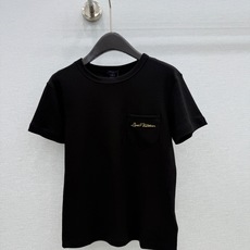 🛒𝐍𝐄𝐖 · 𝟐𝟎𝟐6/爆款现货【原单品质】Lv|2026新款刺绣T恤高订面料,百搭版型 ,上身的触感 🛒𝐍𝐄𝐖 · 𝟐𝟎𝟐6/爆款现货【原单品质】Lv|2026新款刺绣T恤高订面料,百搭版型 ,上身的触感