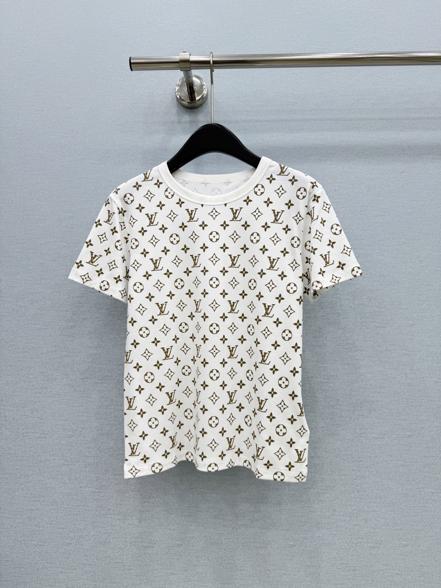 🛒𝐍𝐄𝐖 · 𝟐𝟎𝟐6/爆款现货【原单品质】Lv｜2026新款印花T恤高订面料，百搭版型  ，上身的触感