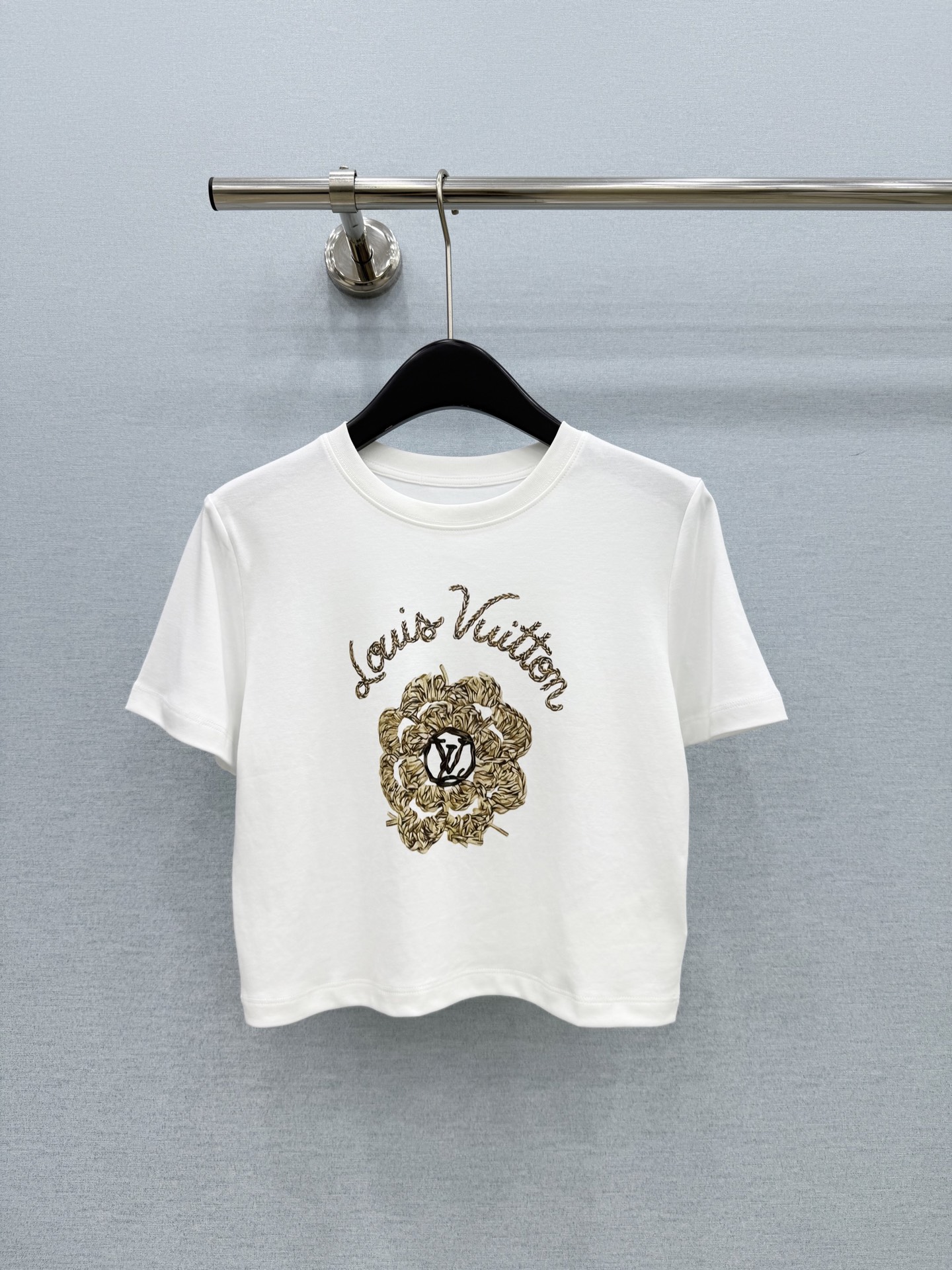 🛒𝐍𝐄𝐖 · 𝟐𝟎𝟐6/爆款现货【原单品质】Lv｜2026新款印花短款T恤高订面料，百搭版型  ，上身的