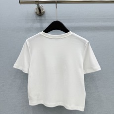 🛒𝐍𝐄𝐖 · 𝟐𝟎𝟐6/爆款现货【原单品质】Lv|2026新款印花短款T恤高订面料,百搭版型 ,上身的 🛒𝐍𝐄𝐖 · 𝟐𝟎𝟐6/爆款现货【原单品质】Lv|2026新款印花短款T恤高订面料,百搭版型 ,上身的