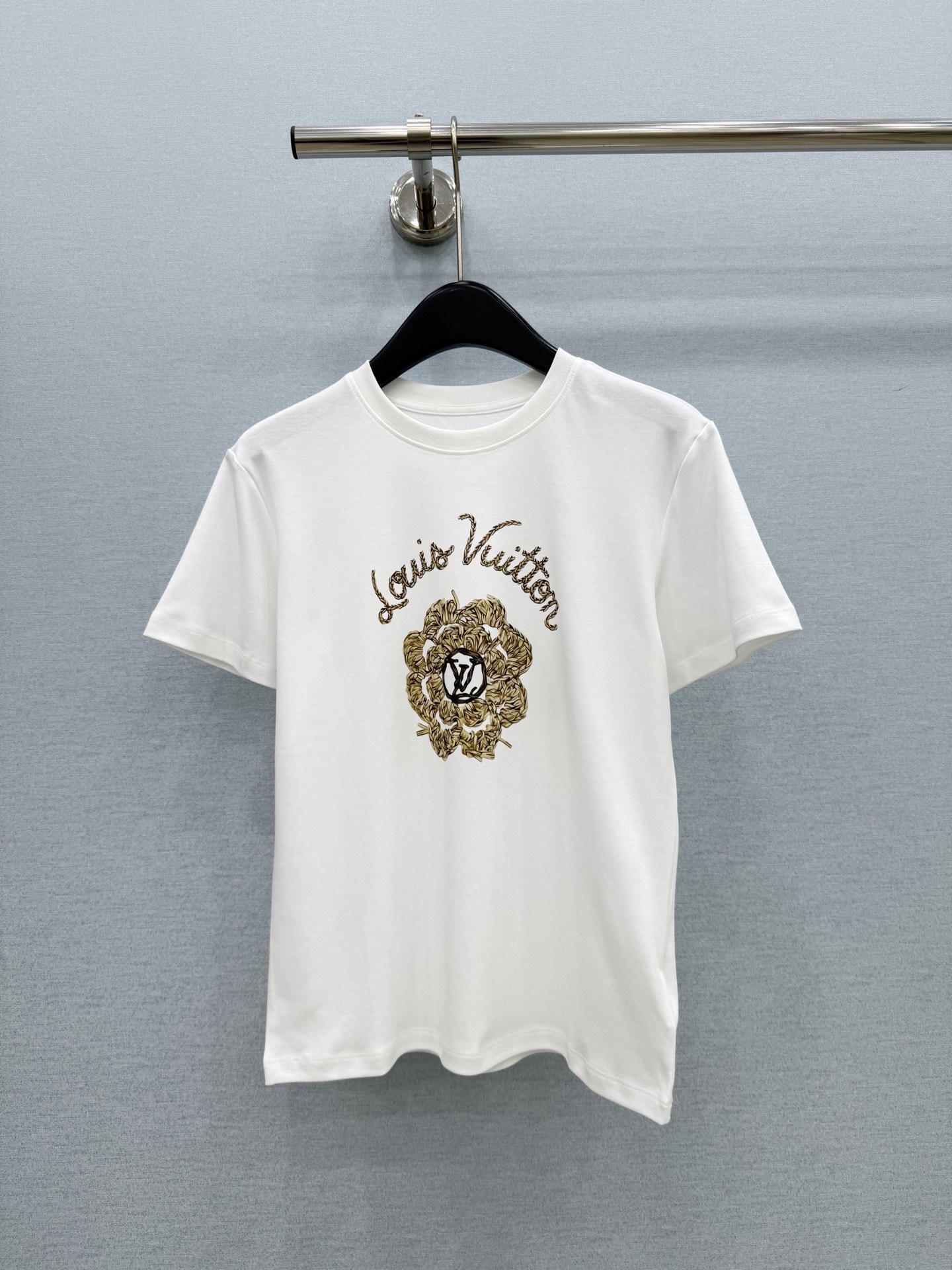 🛒𝐍𝐄𝐖 · 𝟐𝟎𝟐6/爆款现货【原单品质】Lv｜2026新款印花T恤高订面料，百搭版型  ，上身的触感