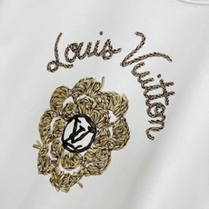 🛒𝐍𝐄𝐖 · 𝟐𝟎𝟐6/爆款现货【原单品质】Lv|2026新款印花T恤高订面料,百搭版型 ,上身的触感 🛒𝐍𝐄𝐖 · 𝟐𝟎𝟐6/爆款现货【原单品质】Lv|2026新款印花T恤高订面料,百搭版型 ,上身的触感