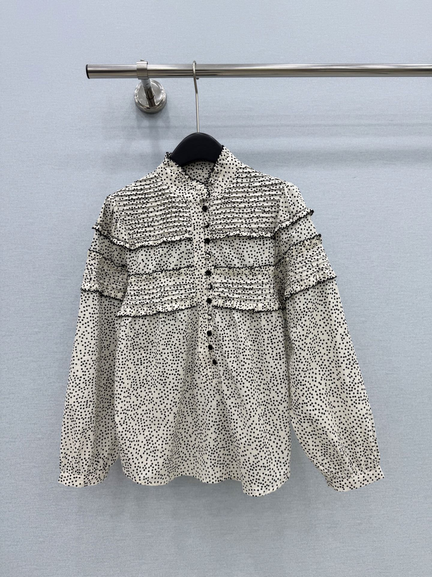 🛒𝐍𝐄𝐖 · 𝟐𝟎𝟐6/爆款现货原单品质  小众*｜2026新品花边刺绣衬衫精致版型，高级肌理细腻 极简