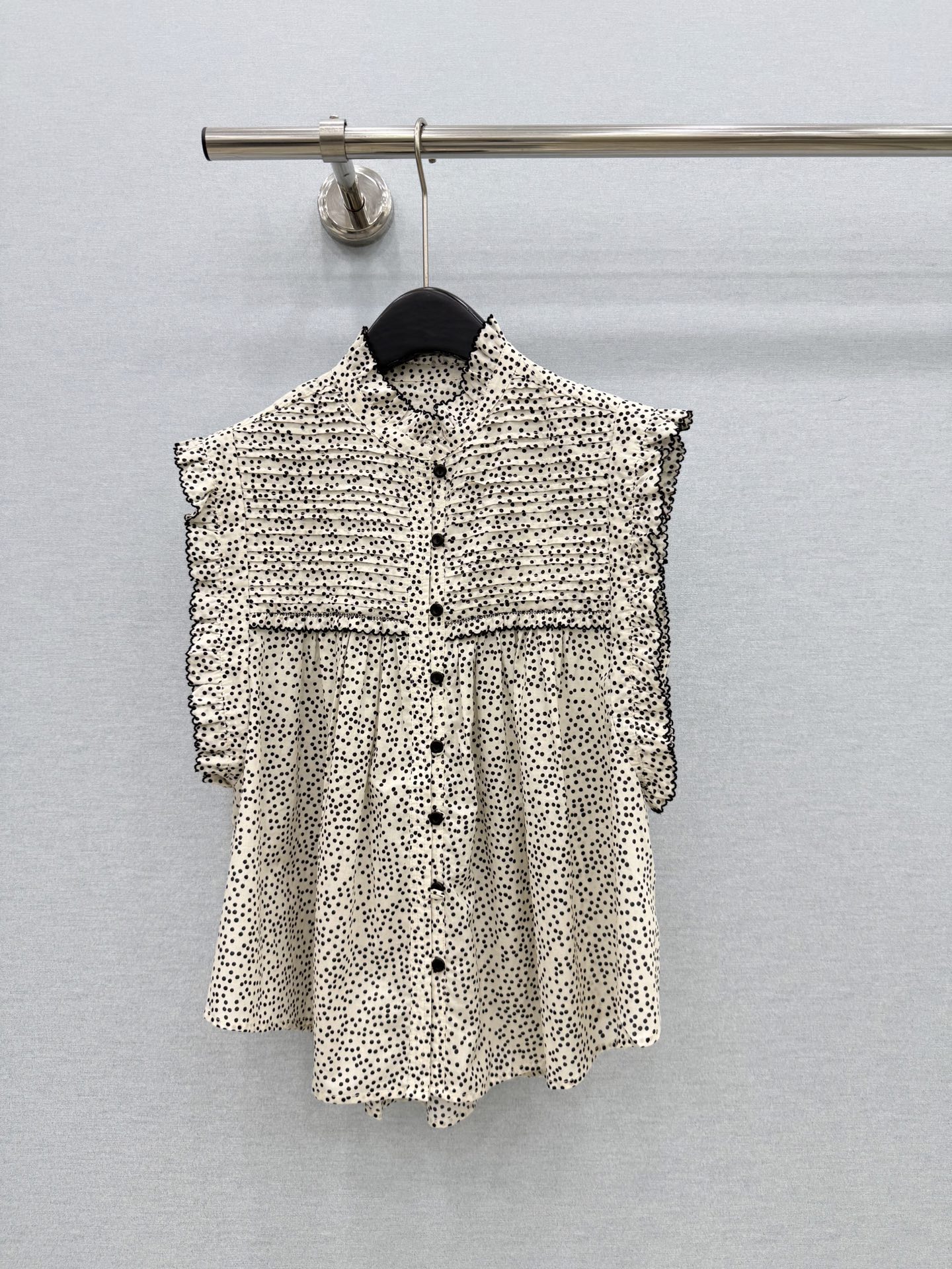 🛒𝐍𝐄𝐖 · 𝟐𝟎𝟐6/爆款现货原单品质  小众*｜2026新品花边背心打揽衬衫精致版型，高级肌理细腻 
