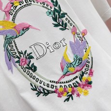 🛒𝐍𝐄𝐖 · 𝟐𝟎𝟐6/爆款现货【原单品质】Dio*|2026新款印花T恤高订面料,百搭版型 ,上身的 🛒𝐍𝐄𝐖 · 𝟐𝟎𝟐6/爆款现货【原单品质】Dio*|2026新款印花T恤高订面料,百搭版型 ,上身的
