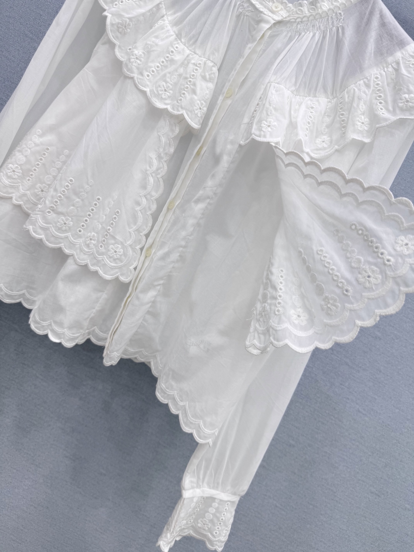 🛒𝐍𝐄𝐖 · 𝟐𝟎𝟐6/爆款现货原单品质   小众*｜2026新品花边刺绣衬衫精致版型，高级肌理细腻 极