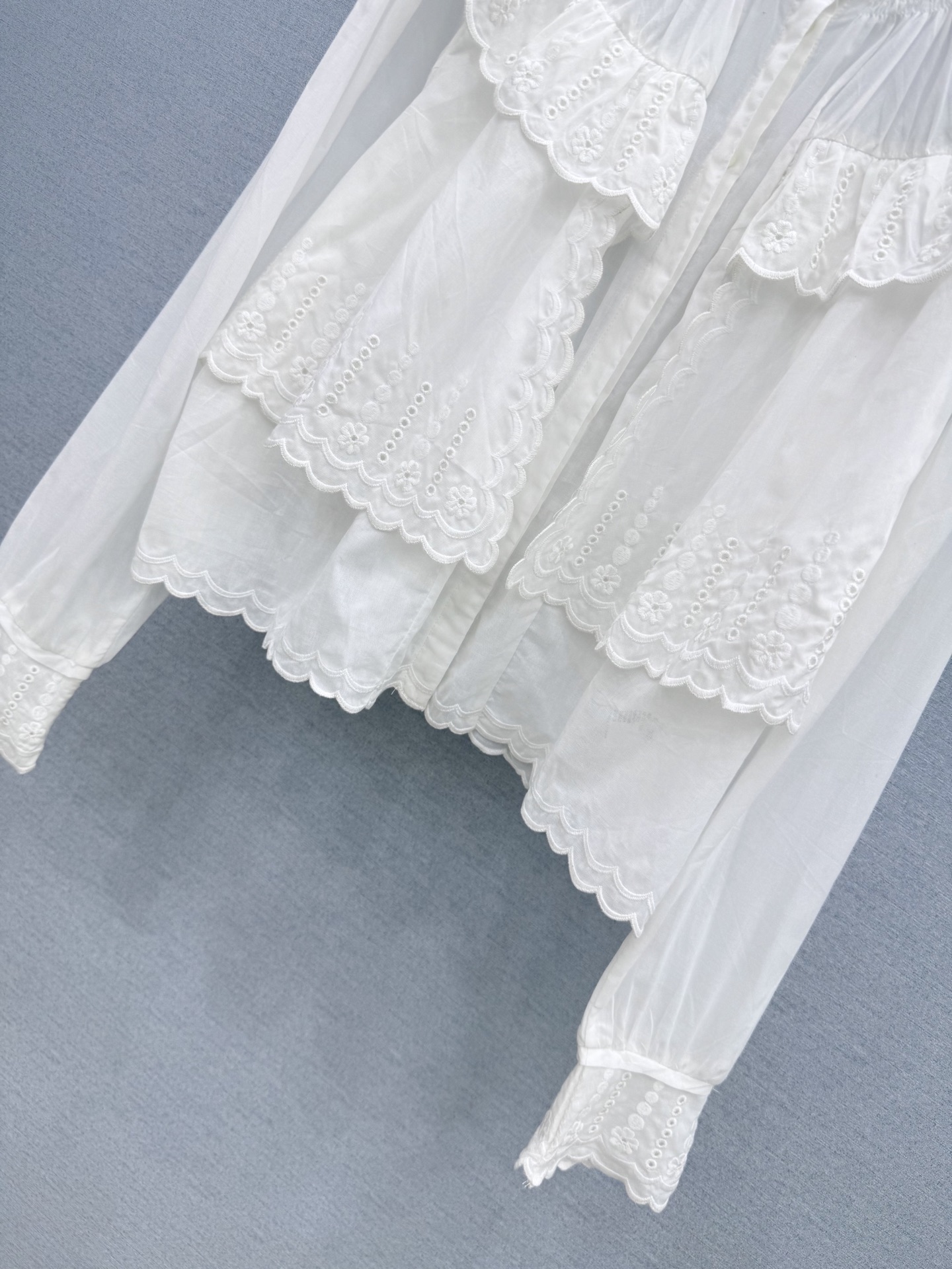🛒𝐍𝐄𝐖 · 𝟐𝟎𝟐6/爆款现货原单品质   小众*｜2026新品花边刺绣衬衫精致版型，高级肌理细腻 极