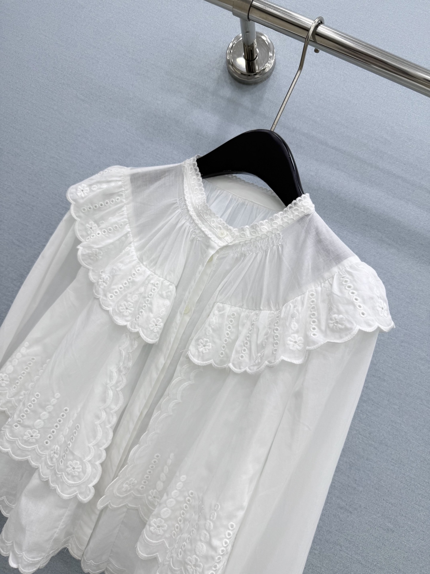 🛒𝐍𝐄𝐖 · 𝟐𝟎𝟐6/爆款现货原单品质   小众*｜2026新品花边刺绣衬衫精致版型，高级肌理细腻 极