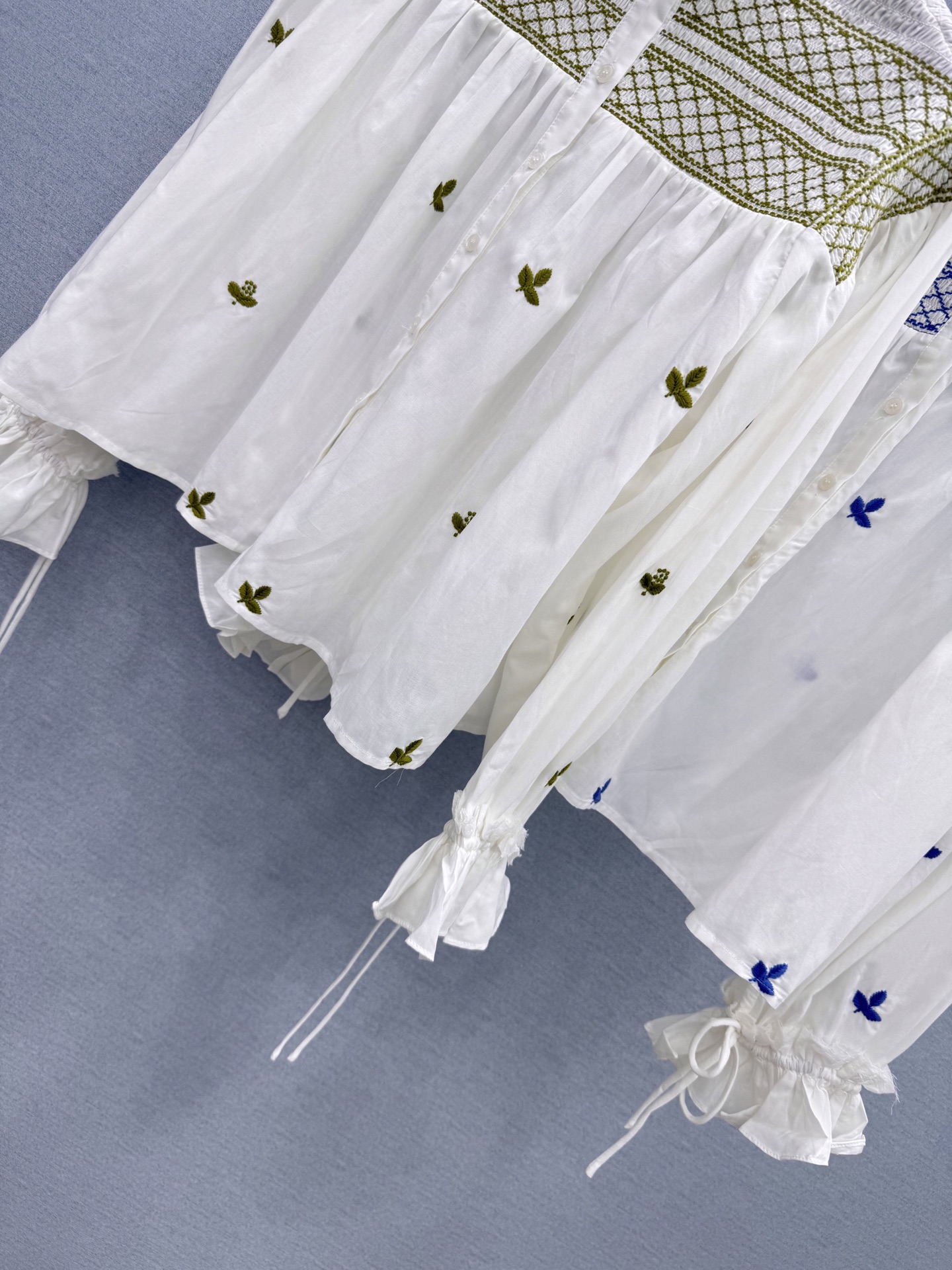 🛒𝐍𝐄𝐖 · 𝟐𝟎𝟐6/爆款现货原单品质  小众｜26经典刺绣花边衬衫法式极致穿搭最新系列单品 强烈推荐