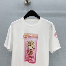 🛒𝐍𝐄𝐖 · 𝟐𝟎𝟐6/爆款现货【原单品质】L*|2026新款印花T恤高订面料,百搭版型 ,上身的触感 🛒𝐍𝐄𝐖 · 𝟐𝟎𝟐6/爆款现货【原单品质】L*|2026新款印花T恤高订面料,百搭版型 ,上身的触感
