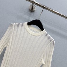 🛒𝐍𝐄𝐖 · 𝟐𝟎𝟐6/爆款现货【原单品质】小众|2026新款亚麻坑条针织衫老钱风穿搭 气质百搭绝美定 🛒𝐍𝐄𝐖 · 𝟐𝟎𝟐6/爆款现货【原单品质】小众|2026新款亚麻坑条针织衫老钱风穿搭 气质百搭绝美定