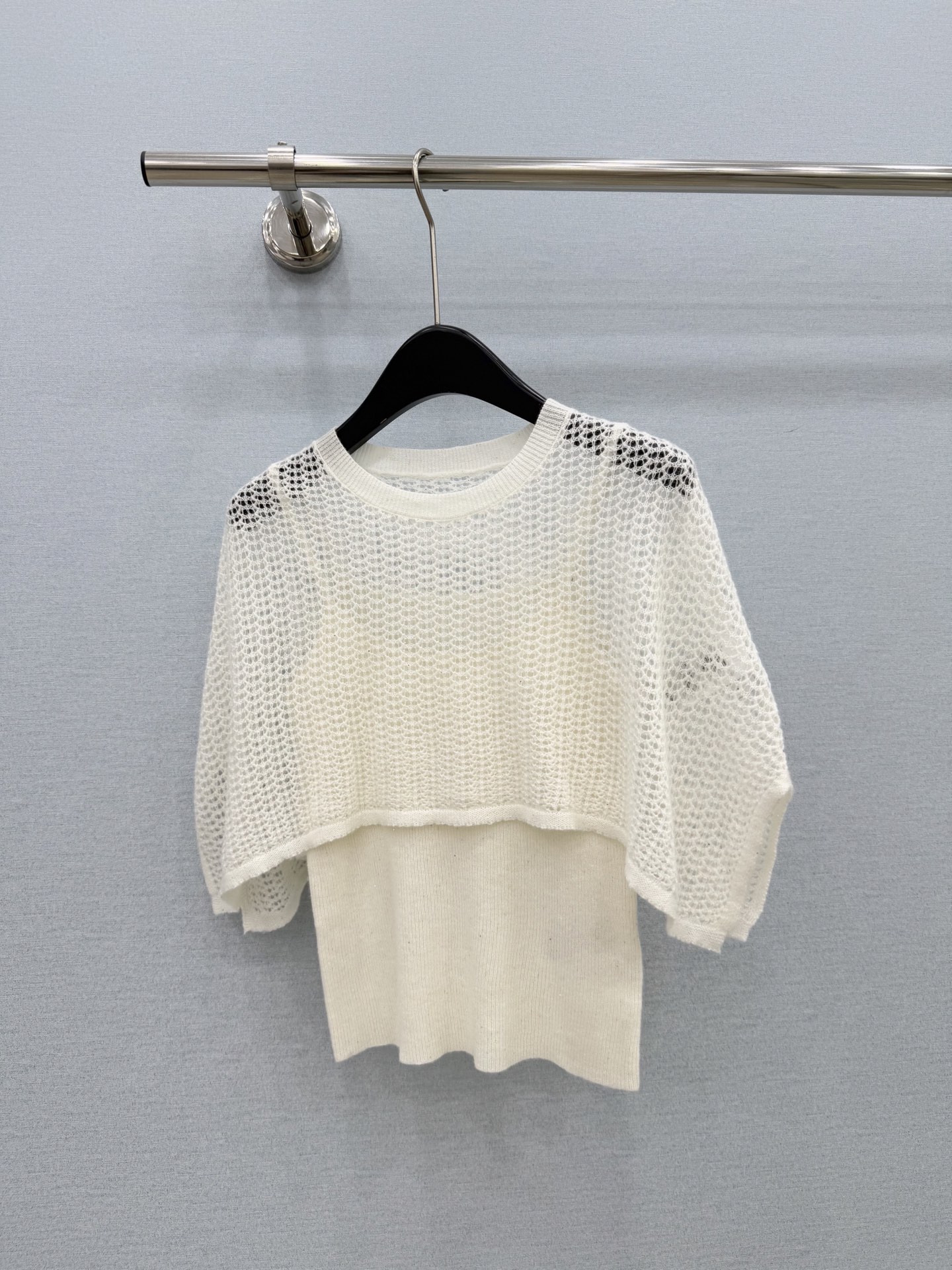 🛒𝐍𝐄𝐖 · 𝟐𝟎𝟐6/爆款现货【原单品质】小众｜2026新款羊毛镂空斗篷两件套针织衫老钱风穿搭  气质