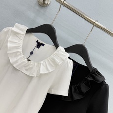 🛒𝐍𝐄𝐖 · 𝟐𝟎𝟐6/爆款现货【原单品质】L*|2026新款荷叶边T恤高订面料,百搭版型 ,上身的触 🛒𝐍𝐄𝐖 · 𝟐𝟎𝟐6/爆款现货【原单品质】L*|2026新款荷叶边T恤高订面料,百搭版型 ,上身的触