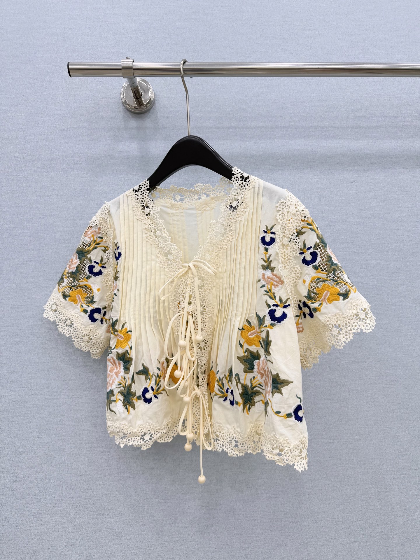 🛒𝐍𝐄𝐖 · 𝟐𝟎𝟐6/爆款现货原单品质 小众*｜2026新品水溶刺绣衬衫 精致版型，高级肌理细腻 极简