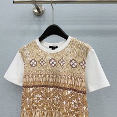 🛒𝐍𝐄𝐖 · 𝟐𝟎𝟐6/爆款现货【原单品质】Lv|2026新款印花T恤高订面料,百搭版型 ,上身的触感 🛒𝐍𝐄𝐖 · 𝟐𝟎𝟐6/爆款现货【原单品质】Lv|2026新款印花T恤高订面料,百搭版型 ,上身的触感
