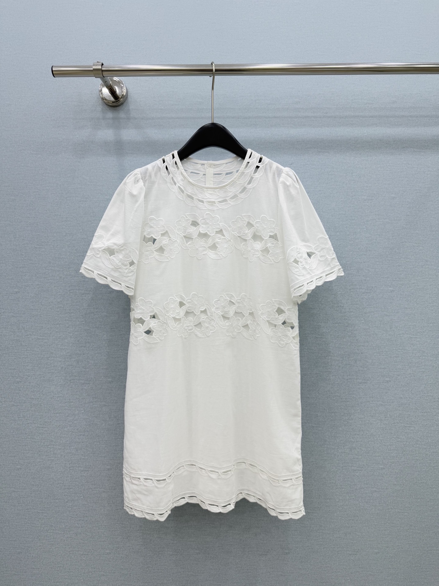 🛒𝐍𝐄𝐖 · 𝟐𝟎𝟐6/爆款现货 原单品质  小众｜26经典花边水溶刺绣花边衬衫连衣裙 配吊带 法式风极致穿搭 最新系列