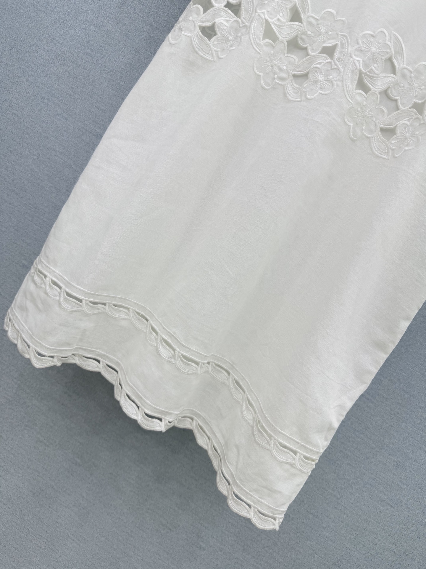 🛒𝐍𝐄𝐖 · 𝟐𝟎𝟐6/爆款现货 原单品质  小众｜26经典花边水溶刺绣花边衬衫连衣裙 配吊带 法式风极致穿搭 最新系列