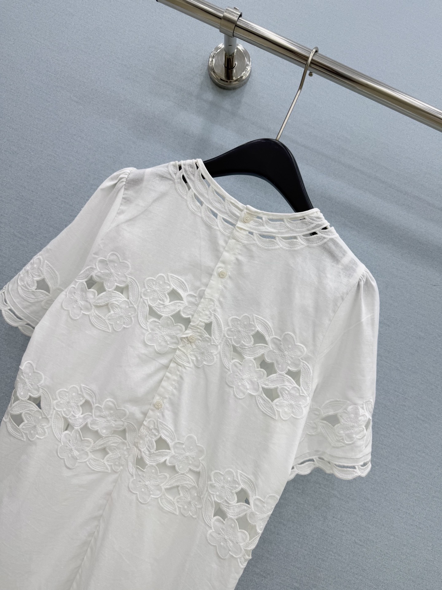 🛒𝐍𝐄𝐖 · 𝟐𝟎𝟐6/爆款现货 原单品质  小众｜26经典花边水溶刺绣花边衬衫连衣裙 配吊带 法式风极致穿搭 最新系列