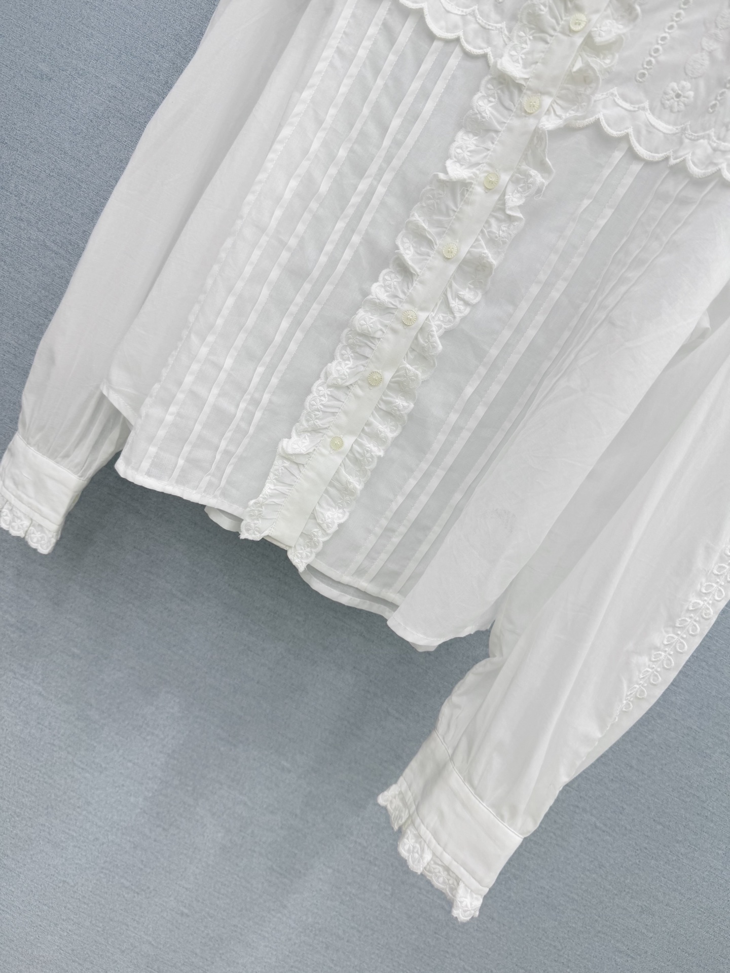 🛒𝐍𝐄𝐖 · 𝟐𝟎𝟐6/爆款现货 原单品质  小众｜26经典荷叶边水溶刺绣花边衬衫 法式风极致穿搭 最新系列单品 强烈推