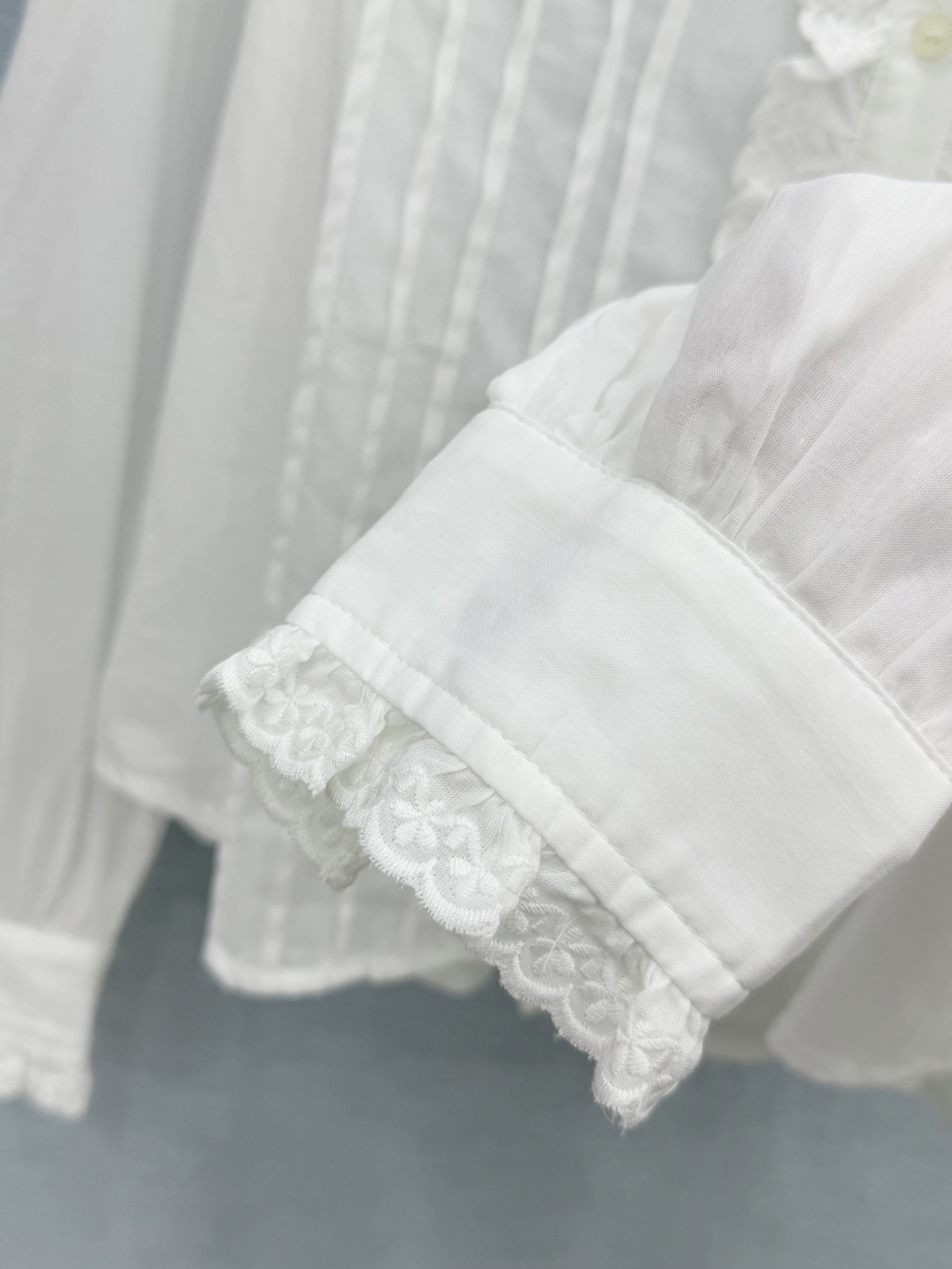 🛒𝐍𝐄𝐖 · 𝟐𝟎𝟐6/爆款现货 原单品质  小众｜26经典荷叶边水溶刺绣花边衬衫 法式风极致穿搭 最新系列单品 强烈推