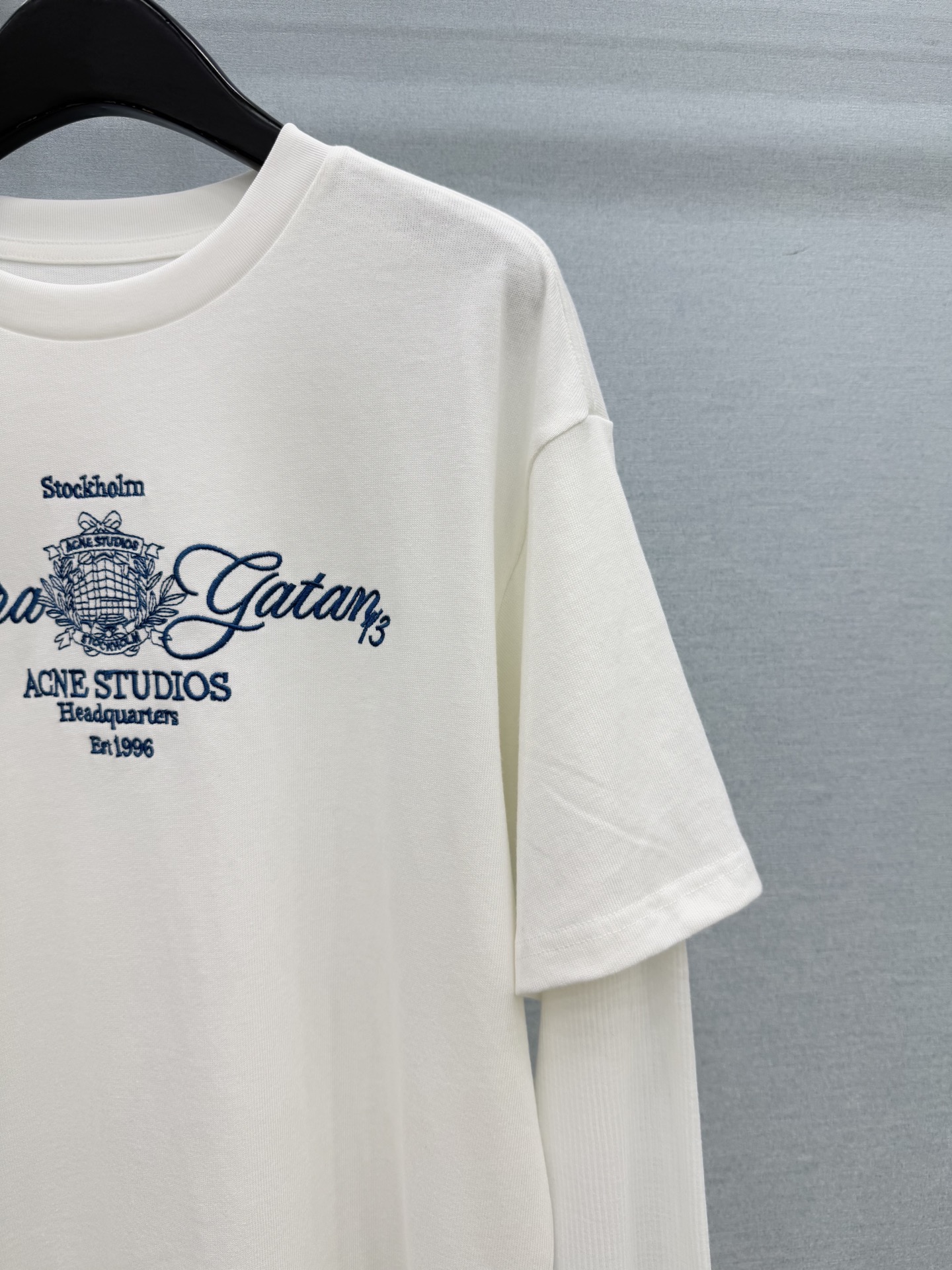 🛒𝐍𝐄𝐖 · 𝟐𝟎𝟐6/爆款现货 【原单品质】 Acn*｜2026新款坑条拼接假两件长袖上衣 高订面料，减龄百搭版型  