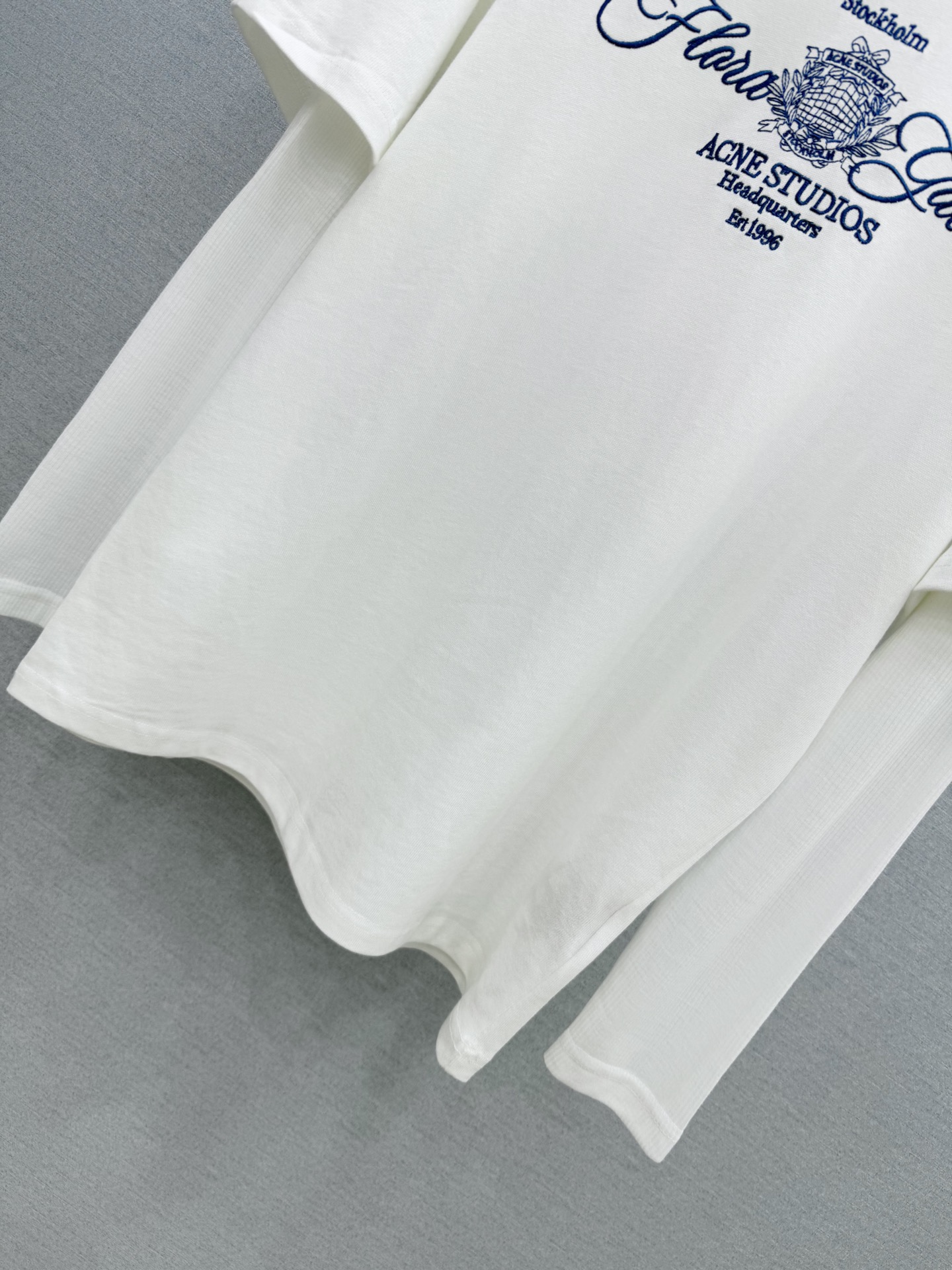 🛒𝐍𝐄𝐖 · 𝟐𝟎𝟐6/爆款现货 【原单品质】 Acn*｜2026新款坑条拼接假两件长袖上衣 高订面料，减龄百搭版型  