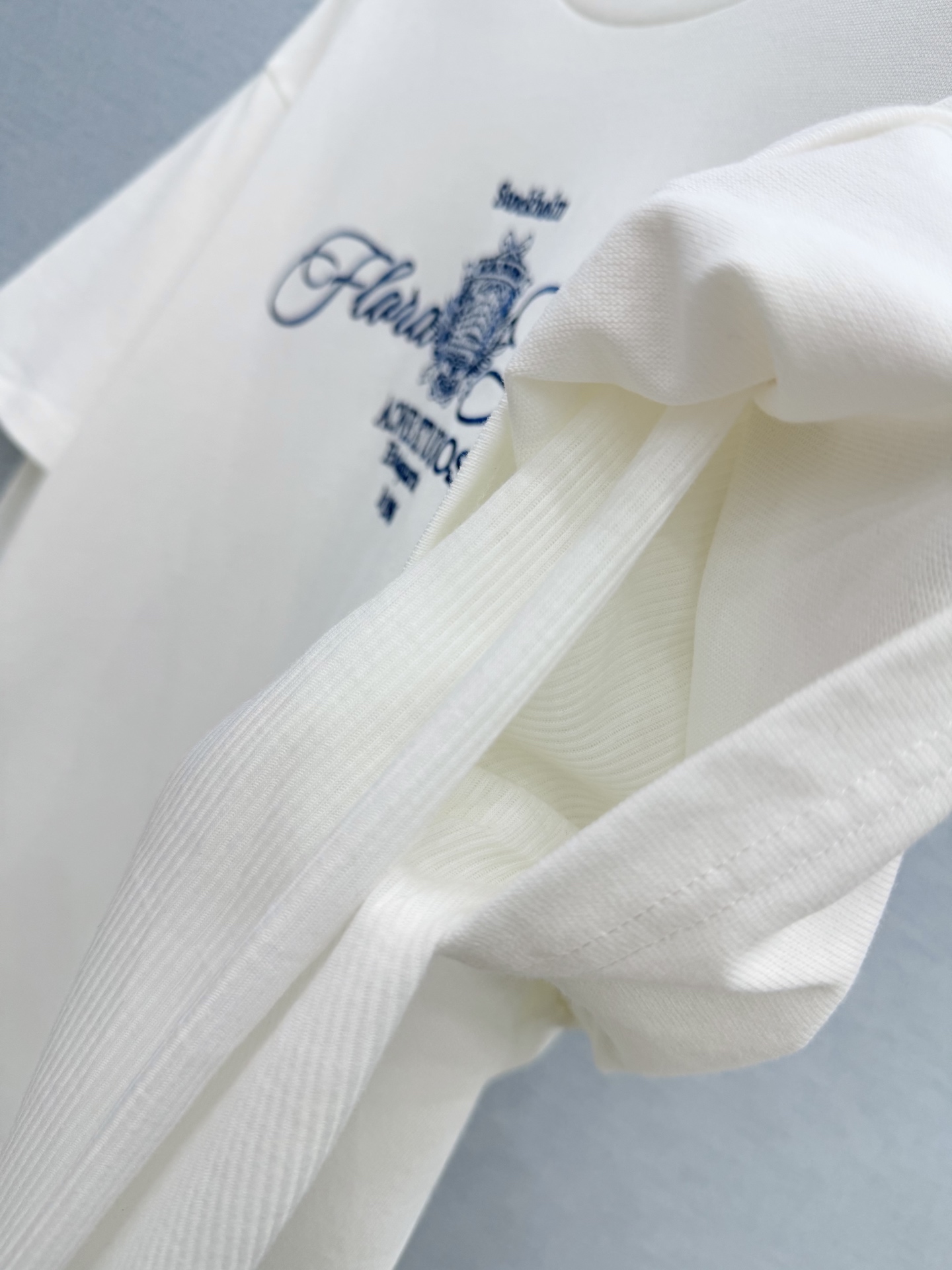 🛒𝐍𝐄𝐖 · 𝟐𝟎𝟐6/爆款现货 【原单品质】 Acn*｜2026新款坑条拼接假两件长袖上衣 高订面料，减龄百搭版型  