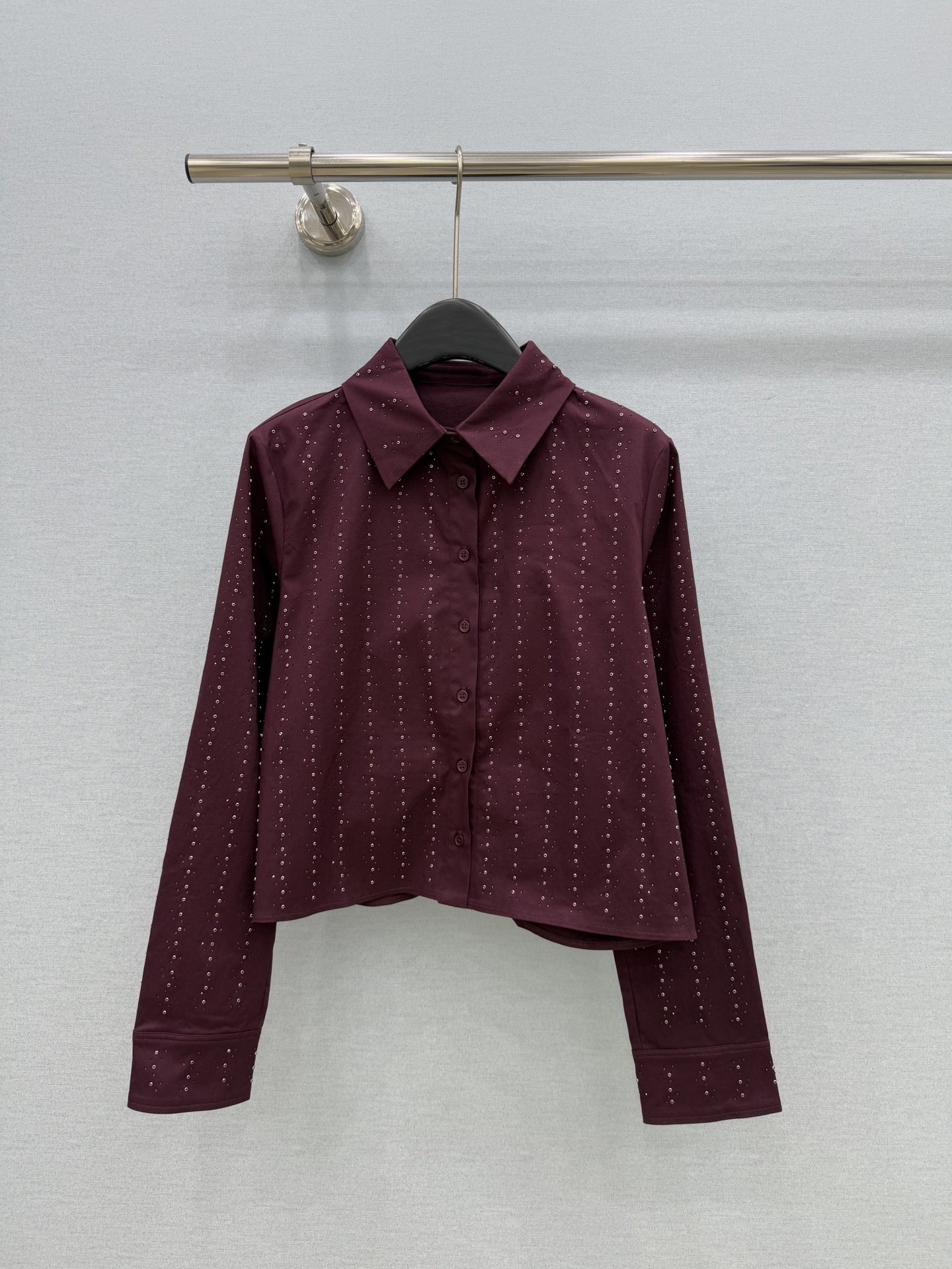 🛒𝐍𝐄𝐖 · 𝟐𝟎𝟐6/爆款现货 原单品质  小众*｜2026新品烫钻衬衫 精致版型，高级肌理细腻  极简主义常规剪裁 