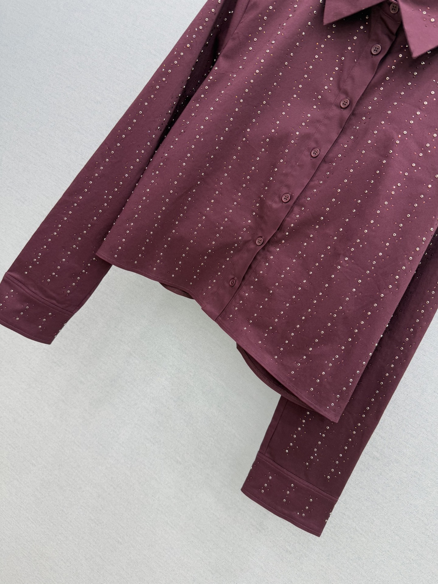 🛒𝐍𝐄𝐖 · 𝟐𝟎𝟐6/爆款现货 原单品质  小众*｜2026新品烫钻衬衫 精致版型，高级肌理细腻  极简主义常规剪裁 