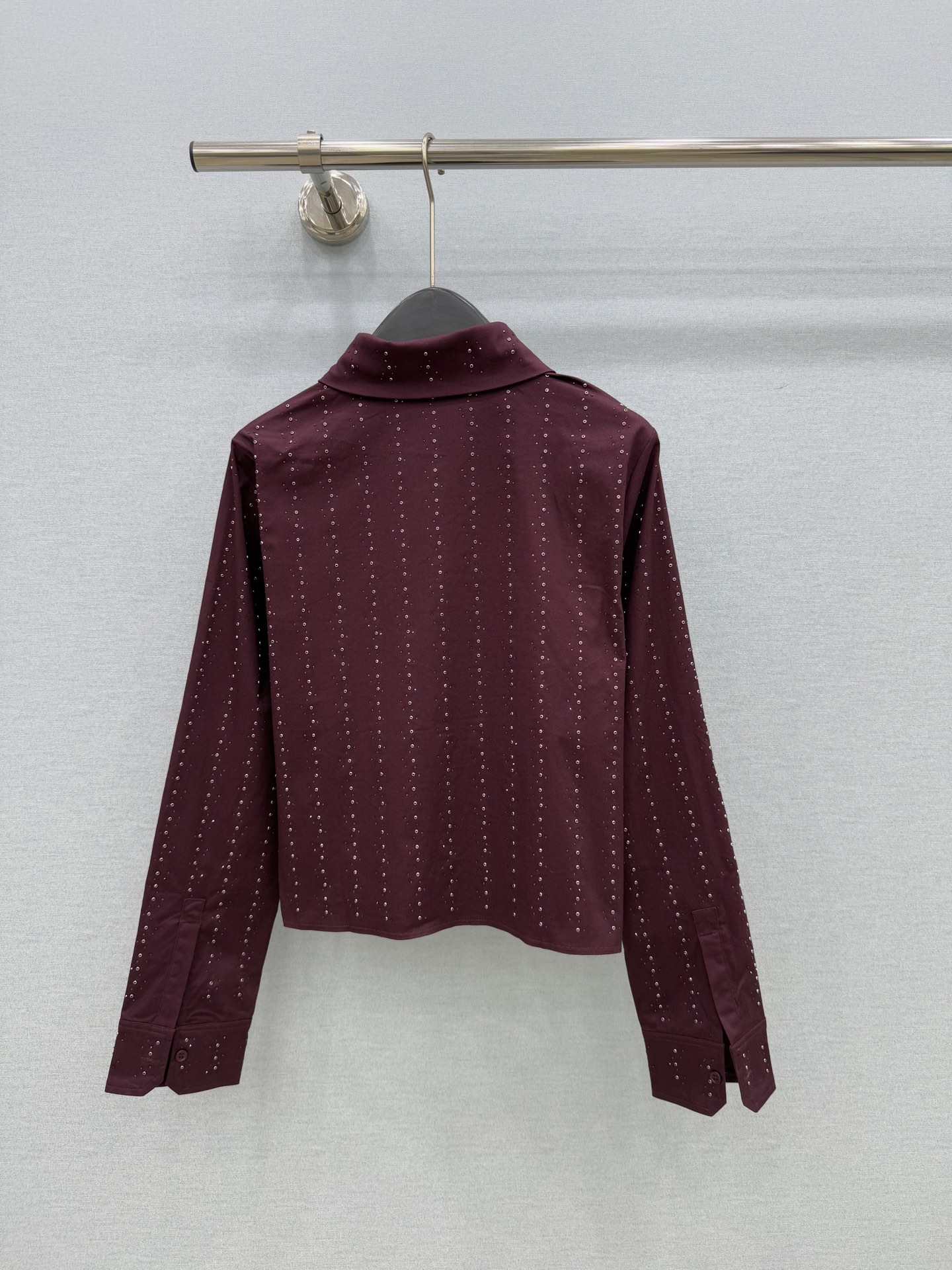 🛒𝐍𝐄𝐖 · 𝟐𝟎𝟐6/爆款现货 原单品质  小众*｜2026新品烫钻衬衫 精致版型，高级肌理细腻  极简主义常规剪裁 
