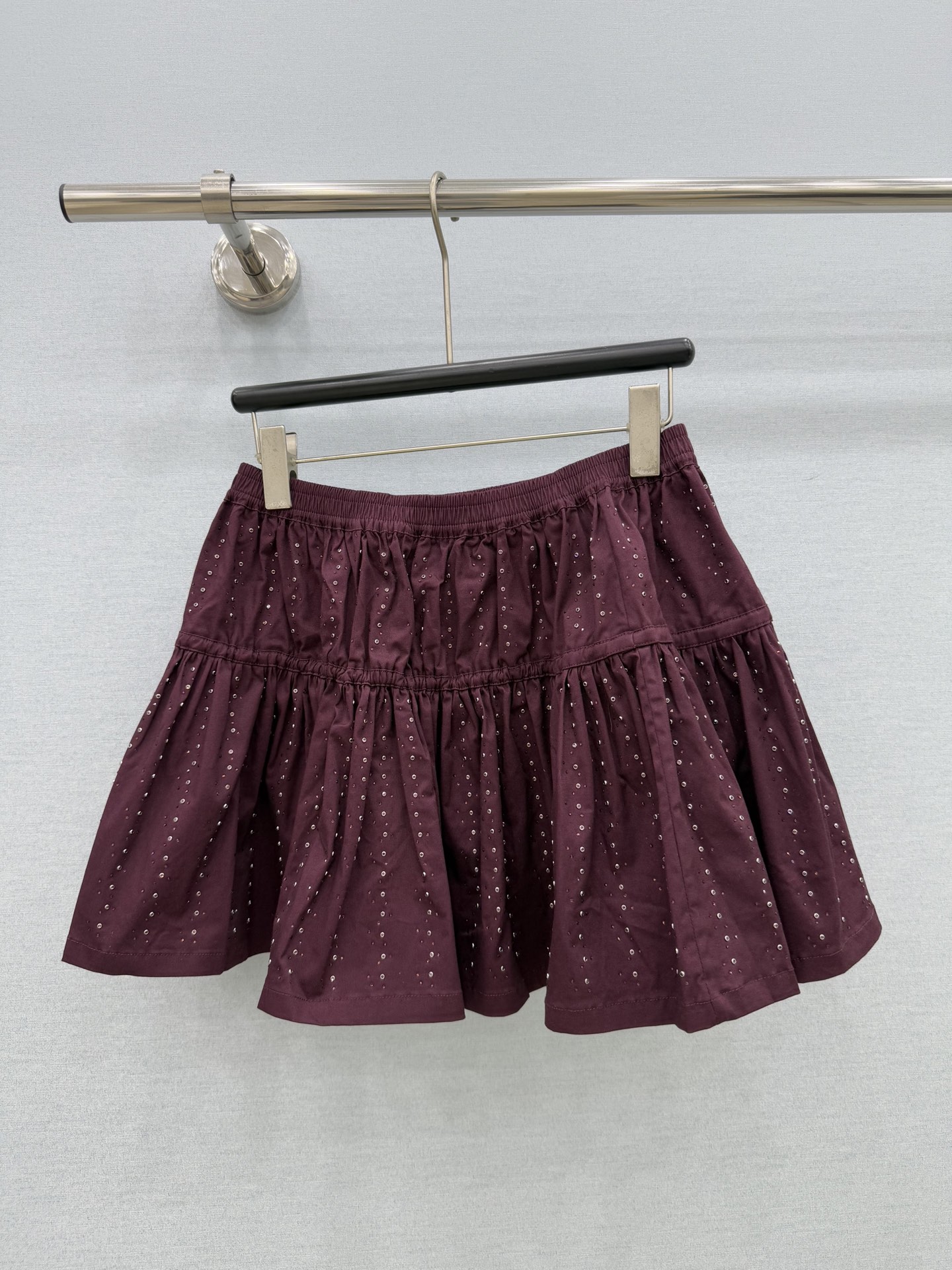 🛒𝐍𝐄𝐖 · 𝟐𝟎𝟐6/爆款现货 原单品质  小众*｜2026新品烫钻压褶半裙 精致版型，高级肌理细腻  极简主义常规剪