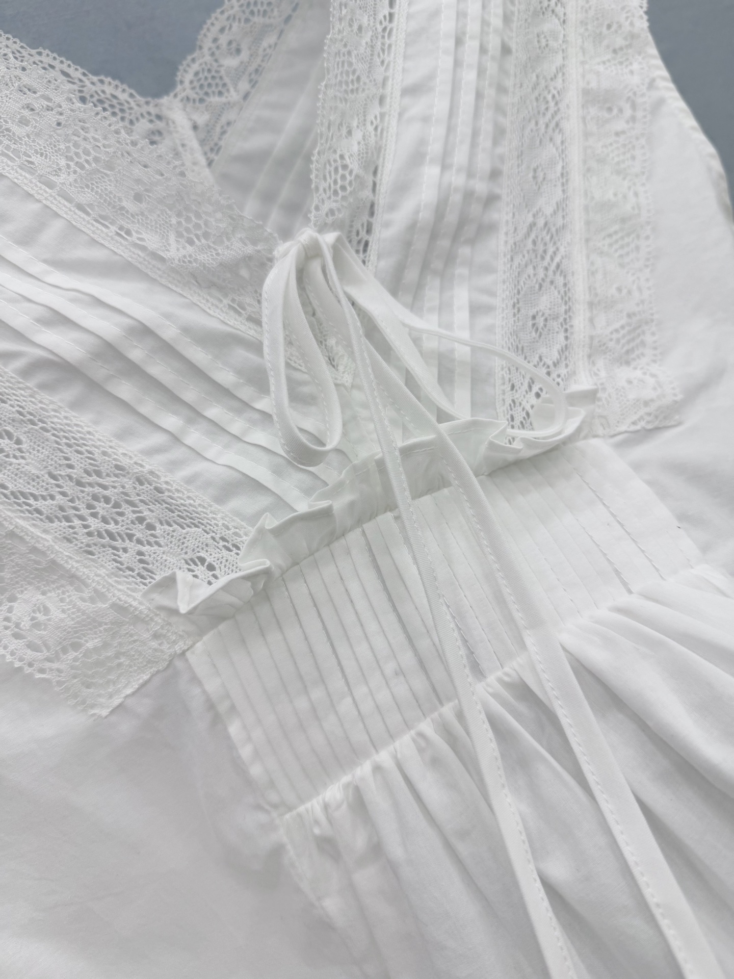 🛒𝐍𝐄𝐖 · 𝟐𝟎𝟐6/爆款现货 原单品质  小众*｜2026新品蕾丝拼接系带刺绣衬衫 精致版型，高级肌理细腻  极简主