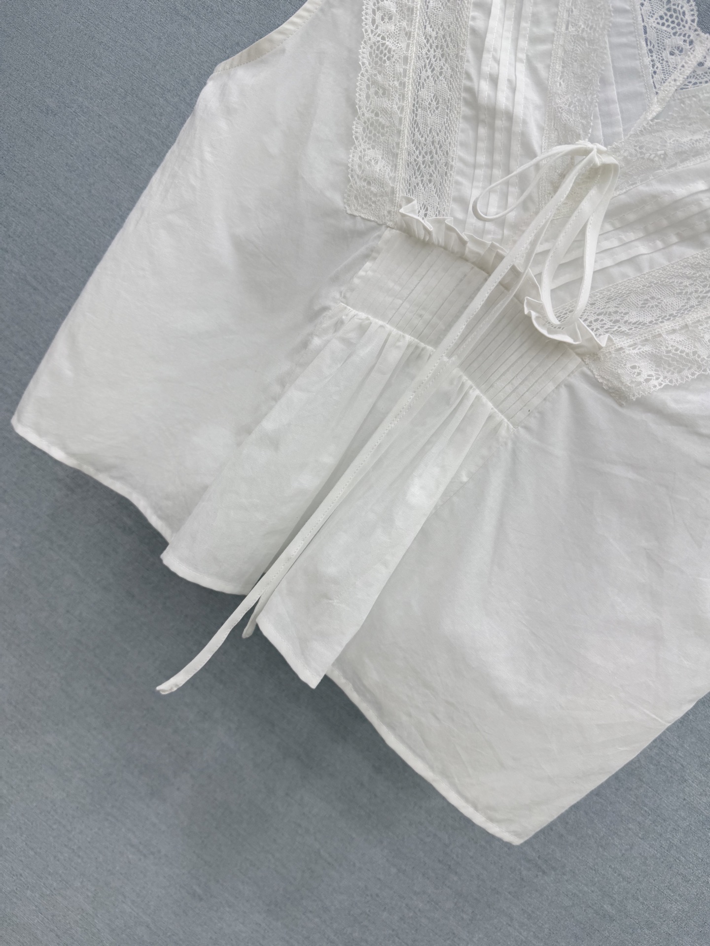 🛒𝐍𝐄𝐖 · 𝟐𝟎𝟐6/爆款现货 原单品质  小众*｜2026新品蕾丝拼接系带刺绣衬衫 精致版型，高级肌理细腻  极简主
