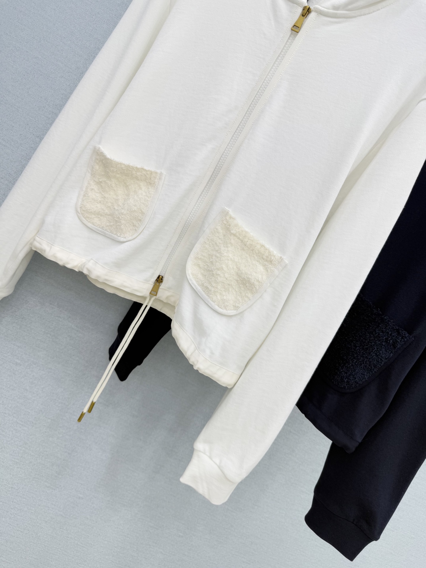 🛒𝐍𝐄𝐖 · 𝟐𝟎𝟐6/爆款现货 【原单品质】M*｜26秋冬带帽双拉链撞色外套 代购爆款 非常实用经典的单品 休闲范儿超