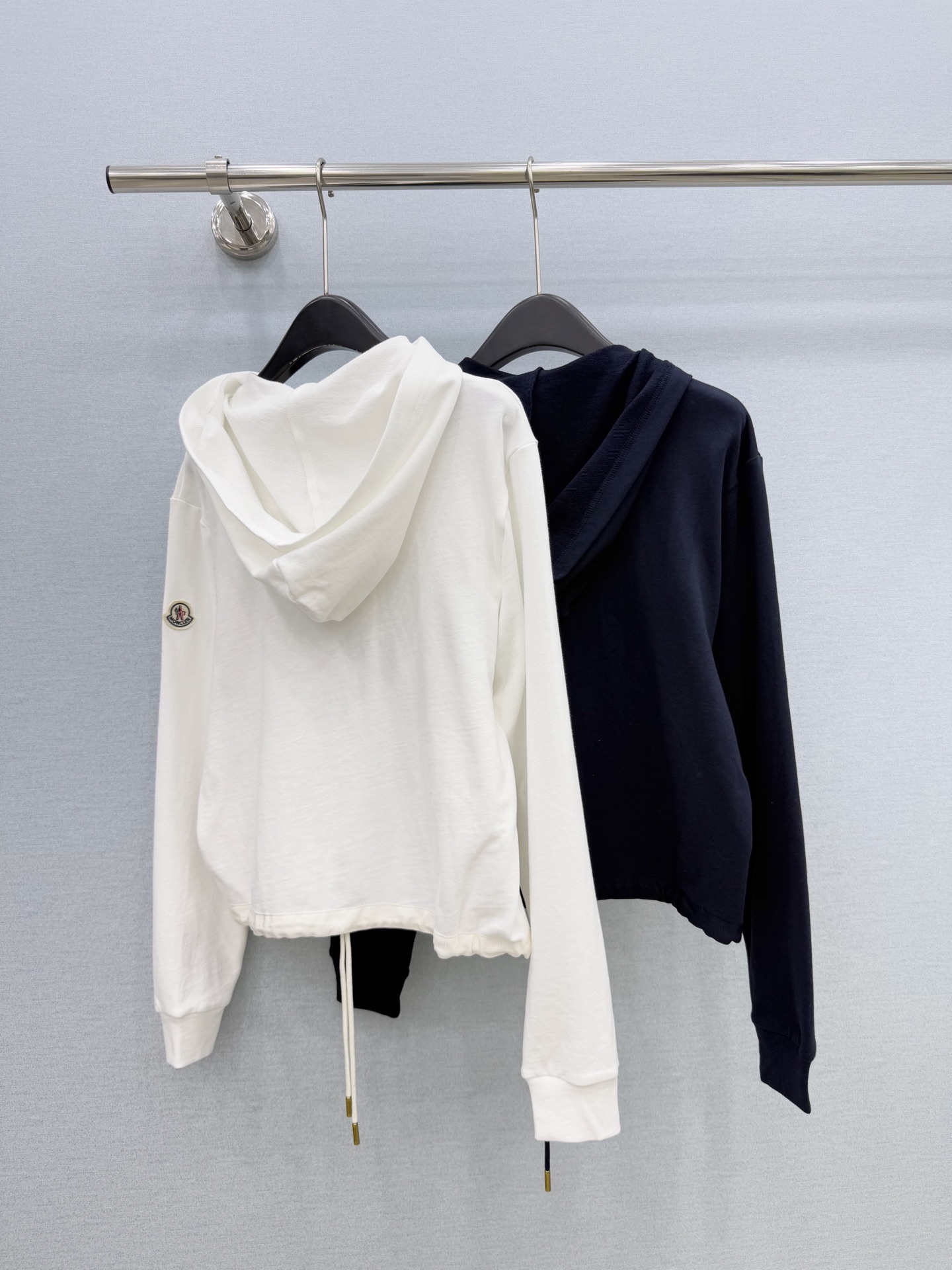 🛒𝐍𝐄𝐖 · 𝟐𝟎𝟐6/爆款现货 【原单品质】M*｜26秋冬带帽双拉链撞色外套 代购爆款 非常实用经典的单品 休闲范儿超