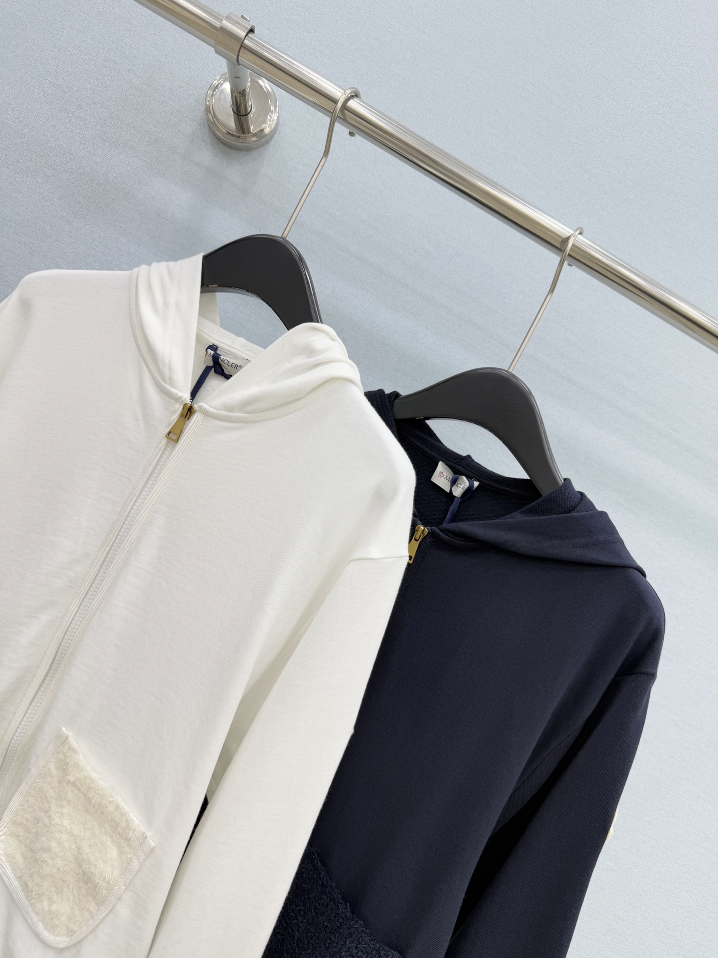 🛒𝐍𝐄𝐖 · 𝟐𝟎𝟐6/爆款现货 【原单品质】M*｜26秋冬带帽双拉链撞色外套 代购爆款 非常实用经典的单品 休闲范儿超