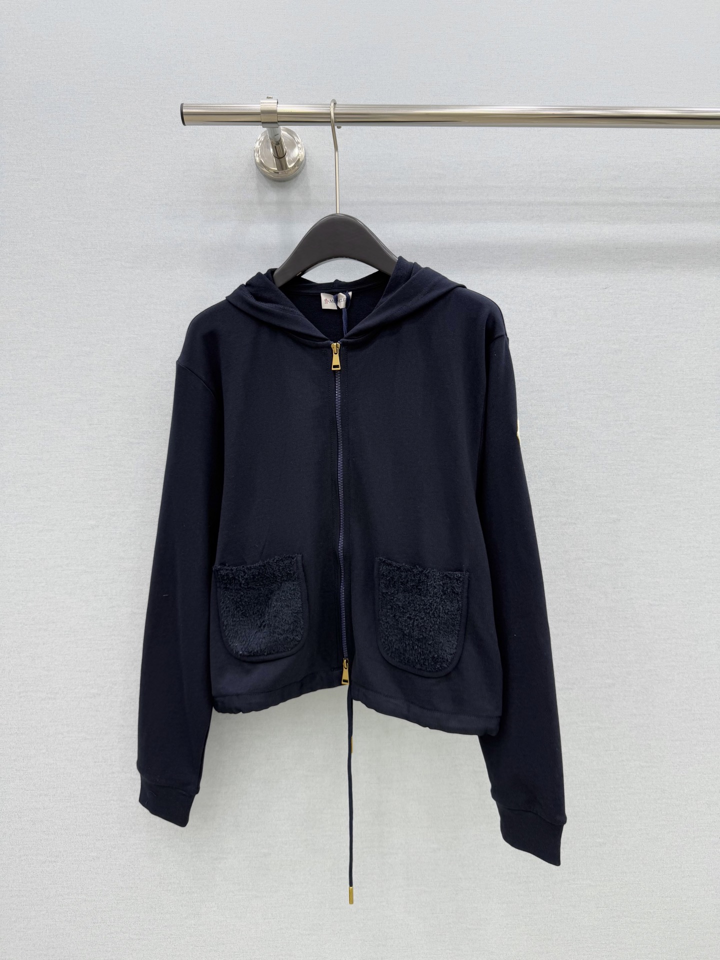 🛒𝐍𝐄𝐖 · 𝟐𝟎𝟐6/爆款现货 【原单品质】M*｜26秋冬带帽双拉链撞色外套 代购爆款 非常实用经典的单品 休闲范儿超