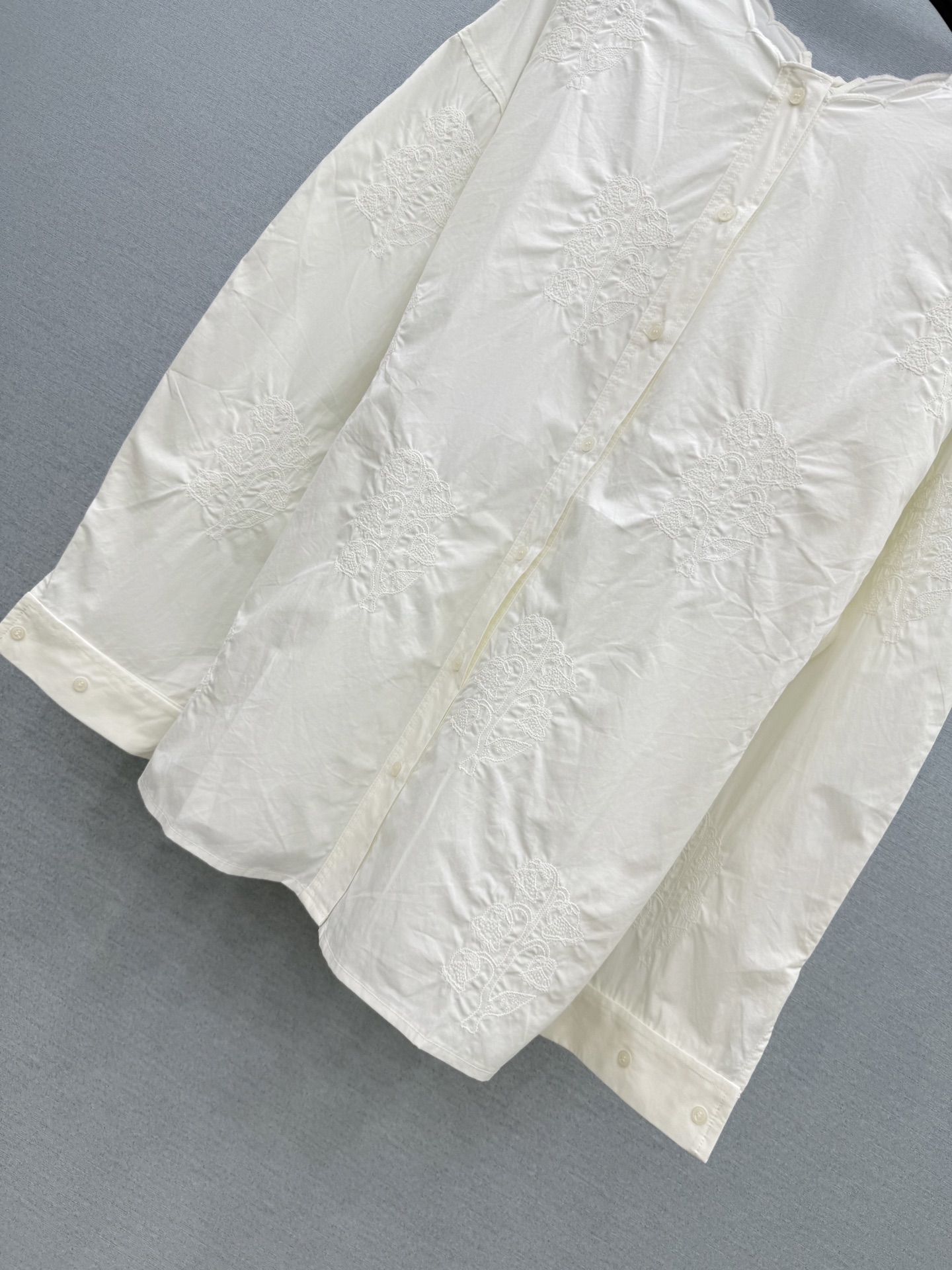 🛒𝐍𝐄𝐖 · 𝟐𝟎𝟐6/爆款现货 原单品质  小众｜26经典水溶刺绣花边衬衫  后背镂空系带 法式风极致穿搭 最新系列单