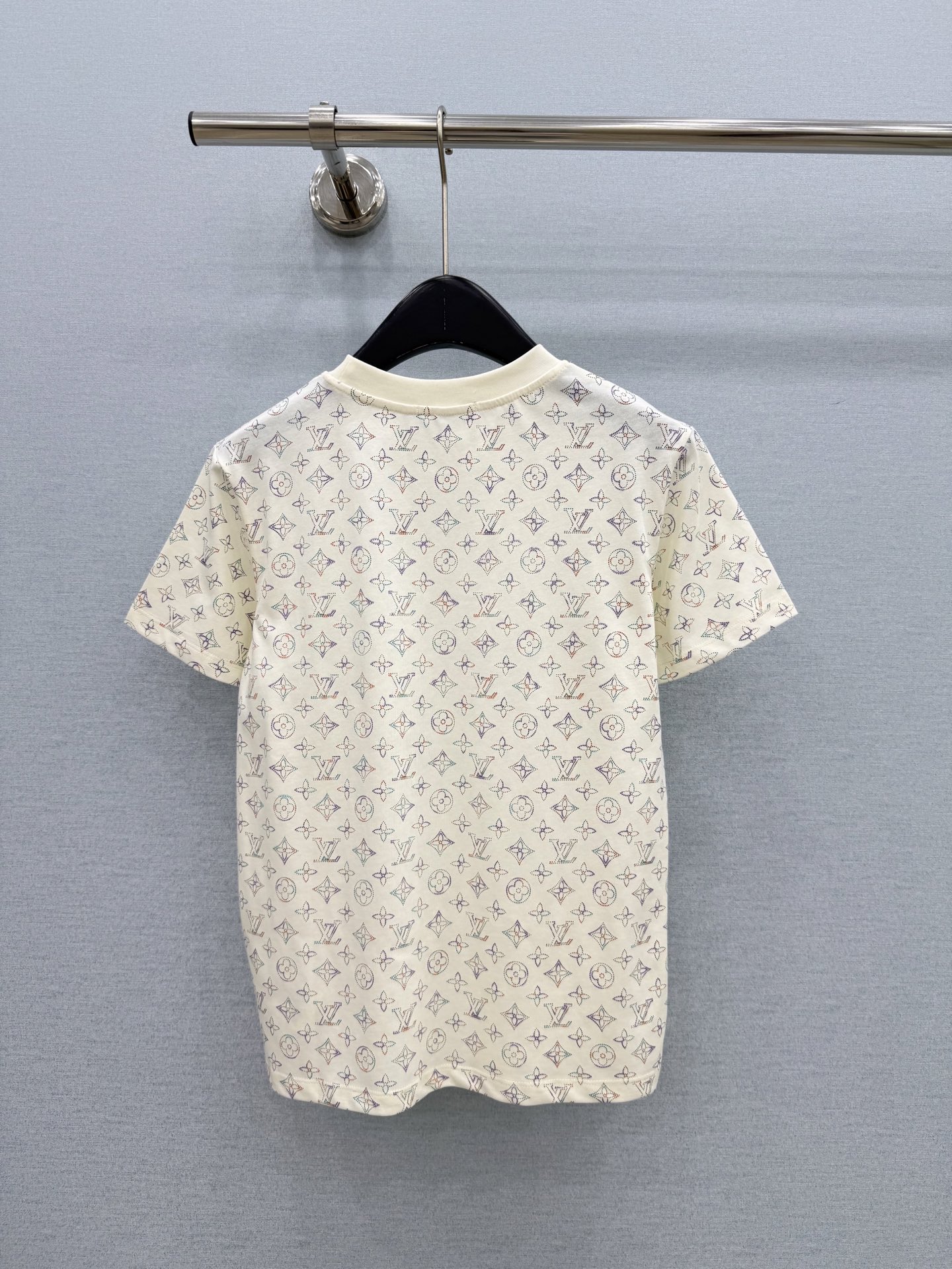 🛒𝐍𝐄𝐖 · 𝟐𝟎𝟐6/爆款现货 【原单品质】Lv｜2026新款印花T恤 高订面料，百搭版型  ，上身的触感谁穿谁知道的