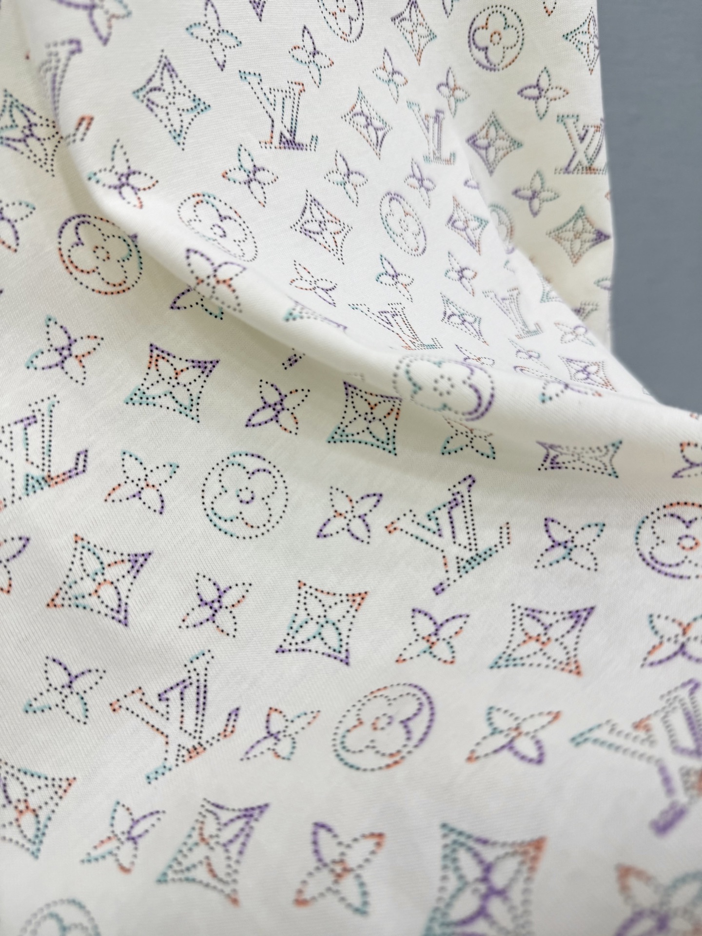 🛒𝐍𝐄𝐖 · 𝟐𝟎𝟐6/爆款现货 【原单品质】Lv｜2026新款印花T恤 高订面料，百搭版型  ，上身的触感谁穿谁知道的
