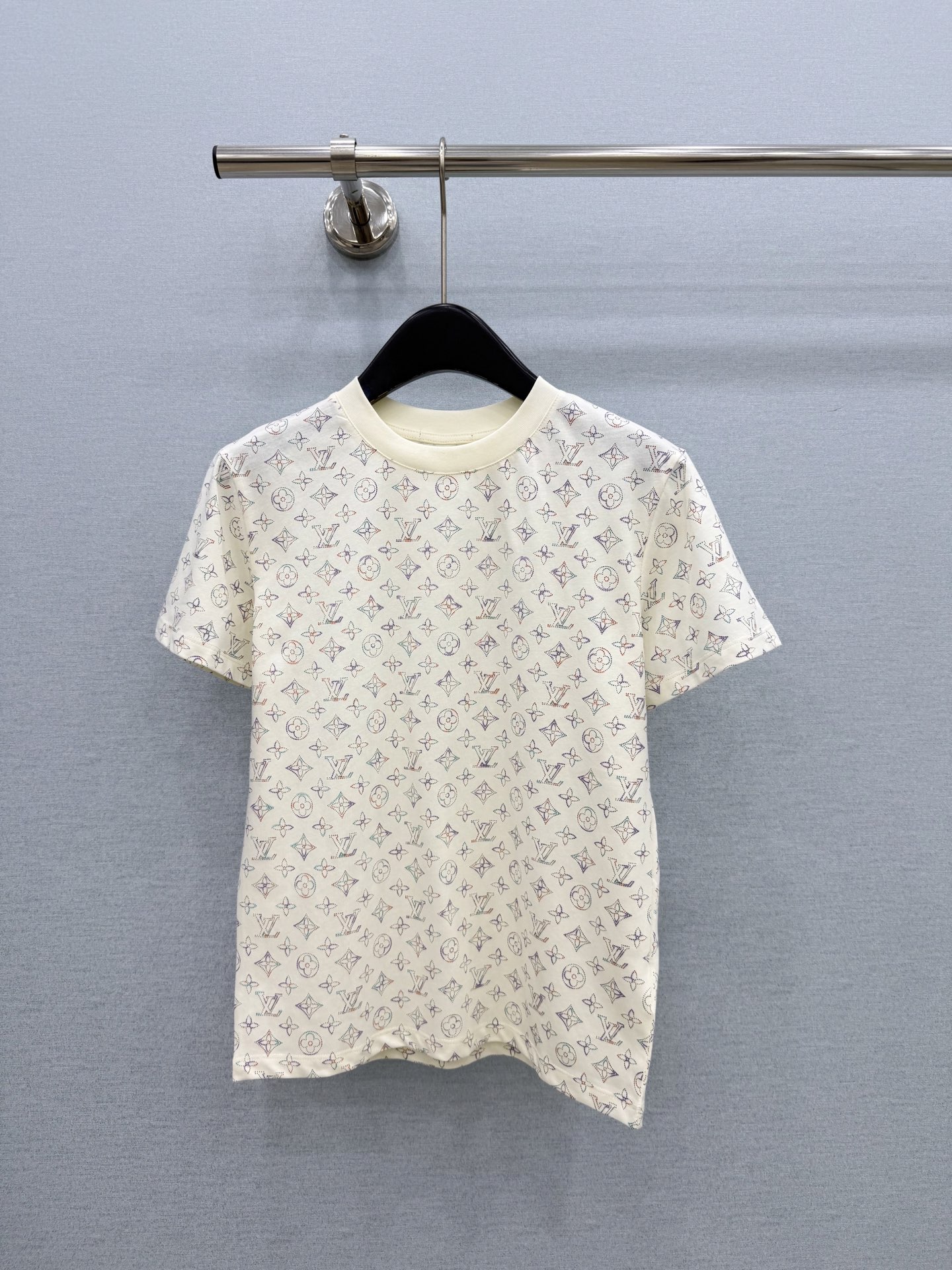 🛒𝐍𝐄𝐖 · 𝟐𝟎𝟐6/爆款现货 【原单品质】Lv｜2026新款印花T恤 高订面料，百搭版型  ，上身的触感谁穿谁知道的