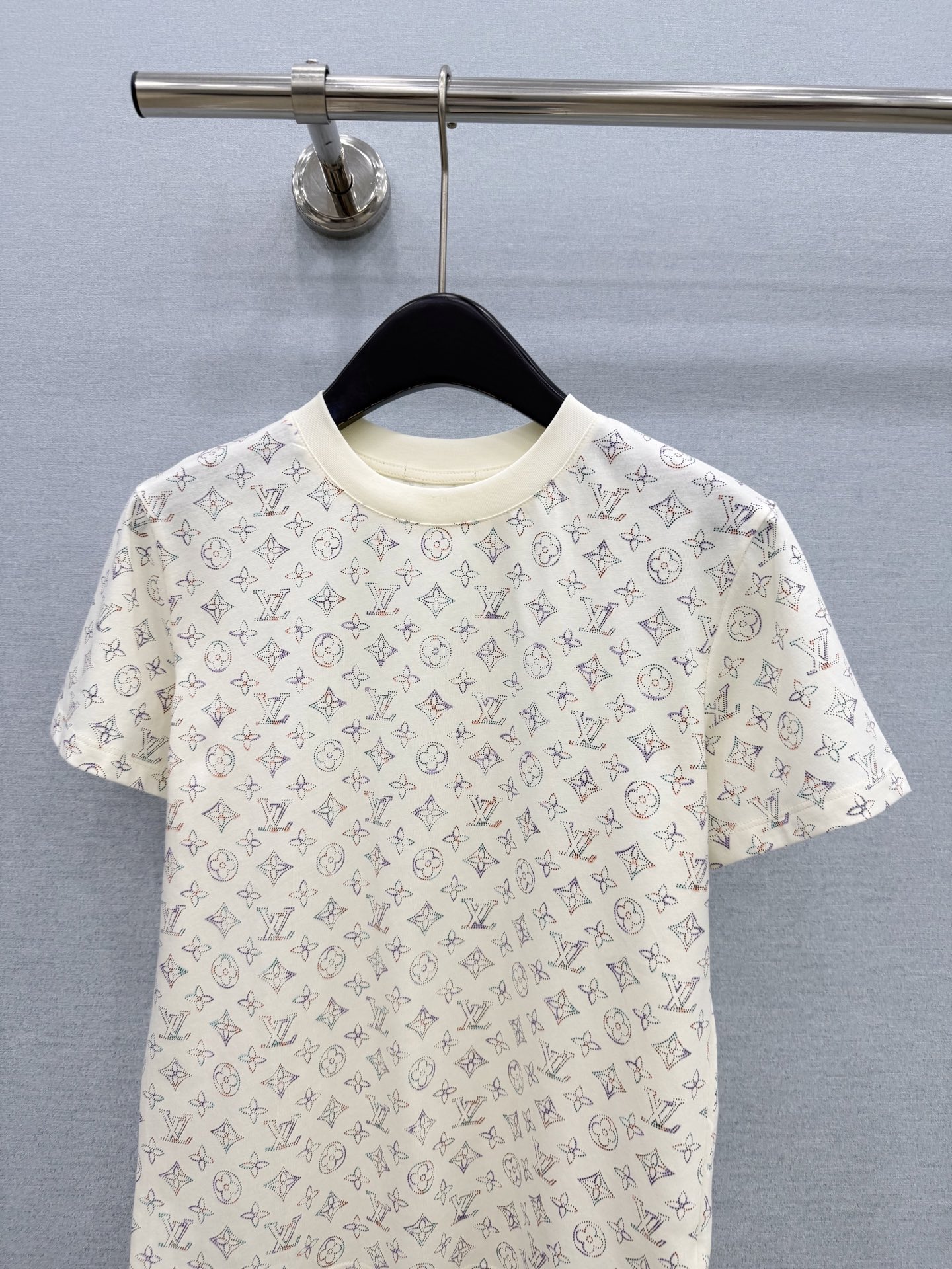 🛒𝐍𝐄𝐖 · 𝟐𝟎𝟐6/爆款现货 【原单品质】Lv｜2026新款印花T恤 高订面料，百搭版型  ，上身的触感谁穿谁知道的