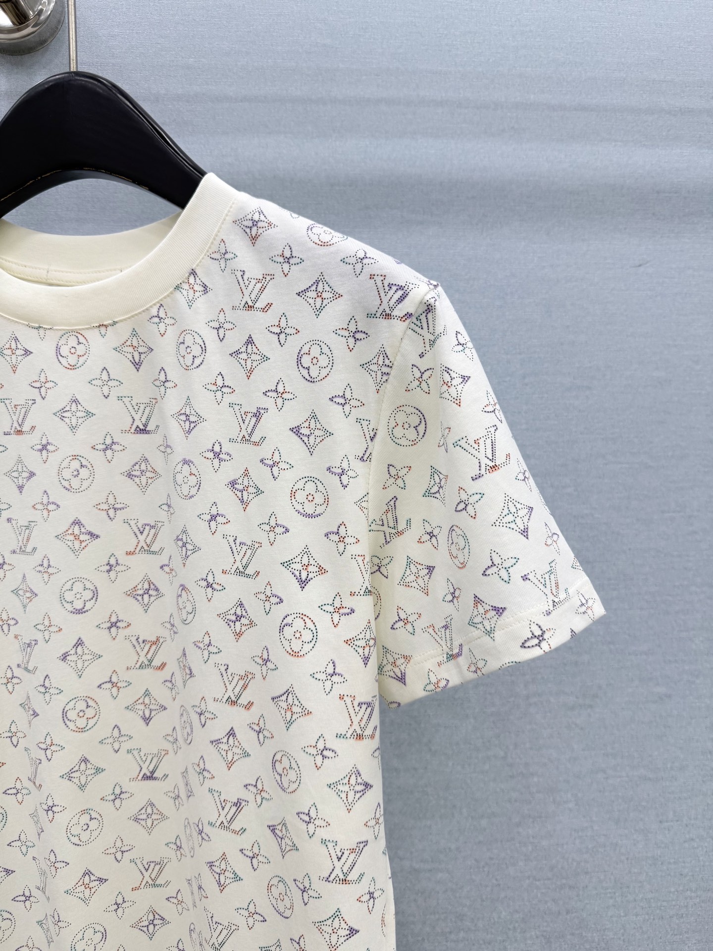 🛒𝐍𝐄𝐖 · 𝟐𝟎𝟐6/爆款现货 【原单品质】Lv｜2026新款印花T恤 高订面料，百搭版型  ，上身的触感谁穿谁知道的