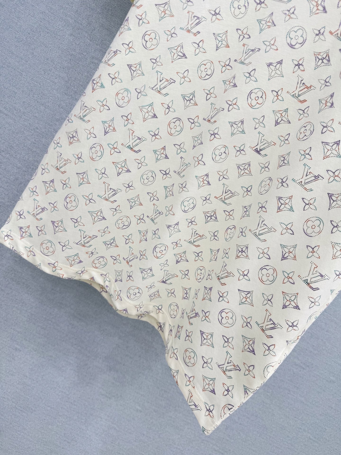 🛒𝐍𝐄𝐖 · 𝟐𝟎𝟐6/爆款现货 【原单品质】Lv｜2026新款印花T恤 高订面料，百搭版型  ，上身的触感谁穿谁知道的
