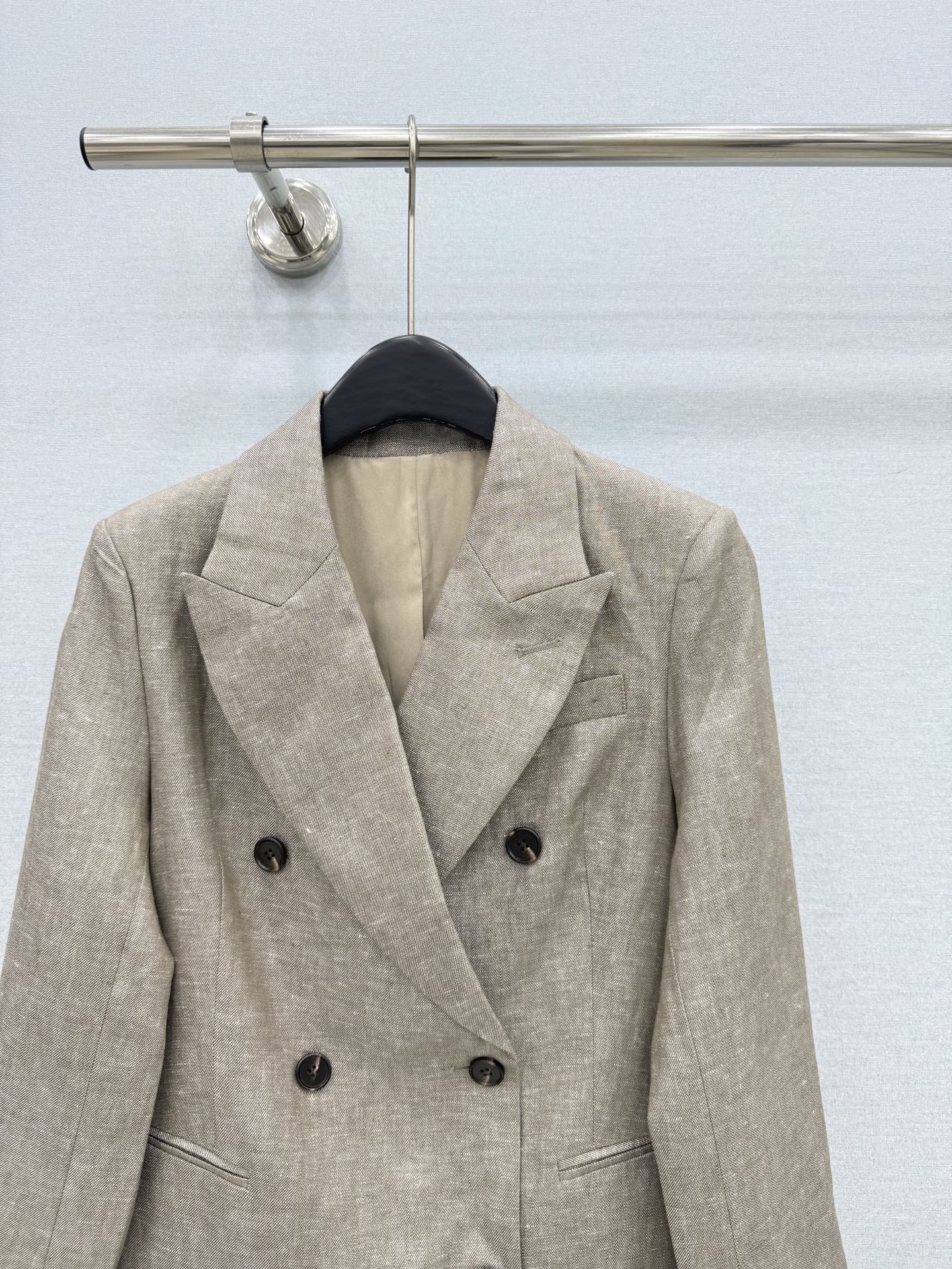 🛒𝐍𝐄𝐖 · 𝟐𝟎𝟐6/爆款现货 原单品质  小众｜26秋冬金丝麻料西装外套 老钱风百搭单品 流畅的线条结构 拿捏得恰如