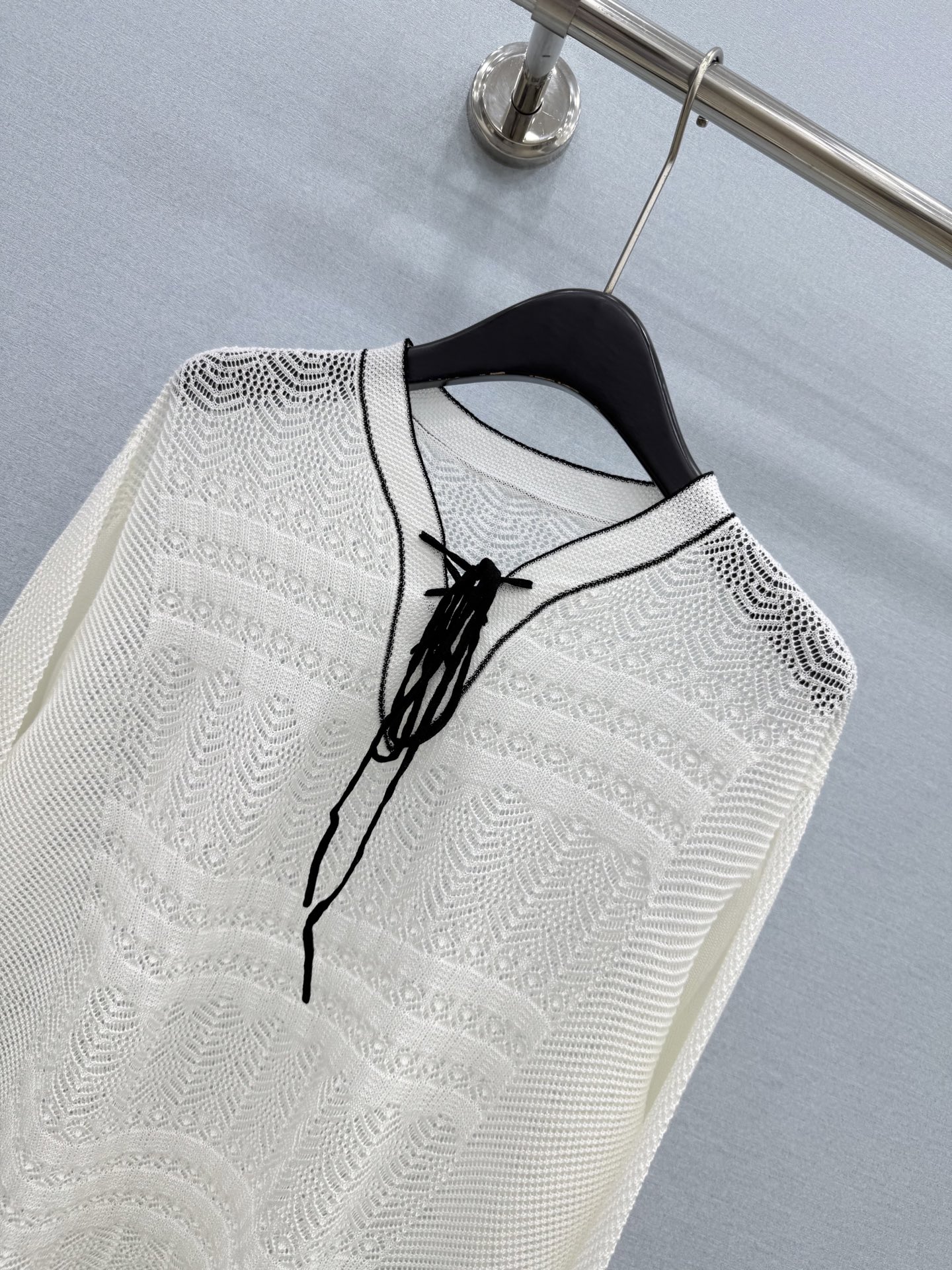 🛒𝐍𝐄𝐖 · 𝟐𝟎𝟐6/爆款现货 【原单品质】小众｜2026新款镂空钩花系带针织衫 老钱风穿搭  甜美气质感拉满 绝美 