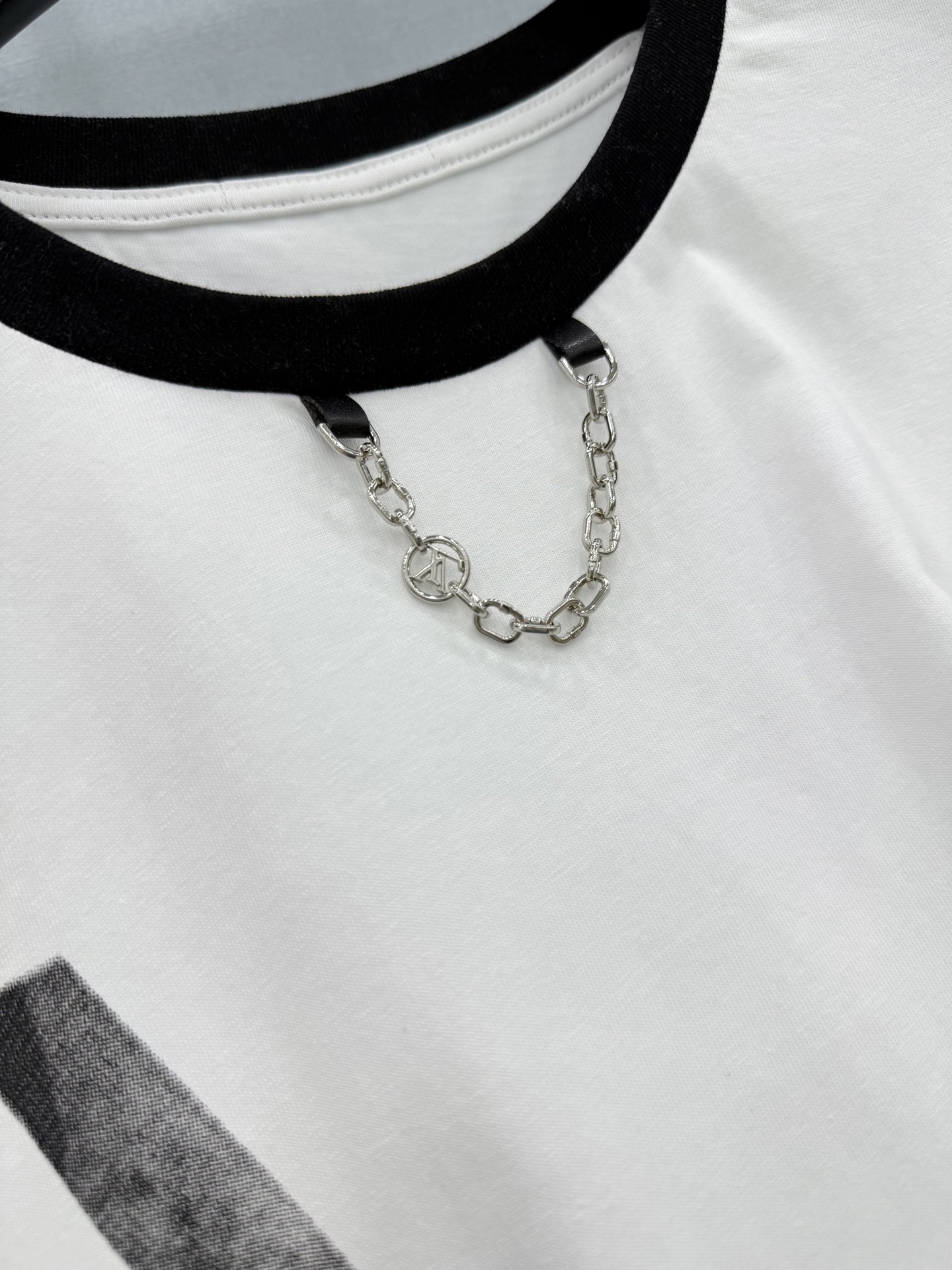 🛒𝐍𝐄𝐖 · 𝟐𝟎𝟐6/爆款现货 【原单品质】L*｜2026新款字母印花T恤 高订面料，百搭版型  ，上身的触感谁穿谁知