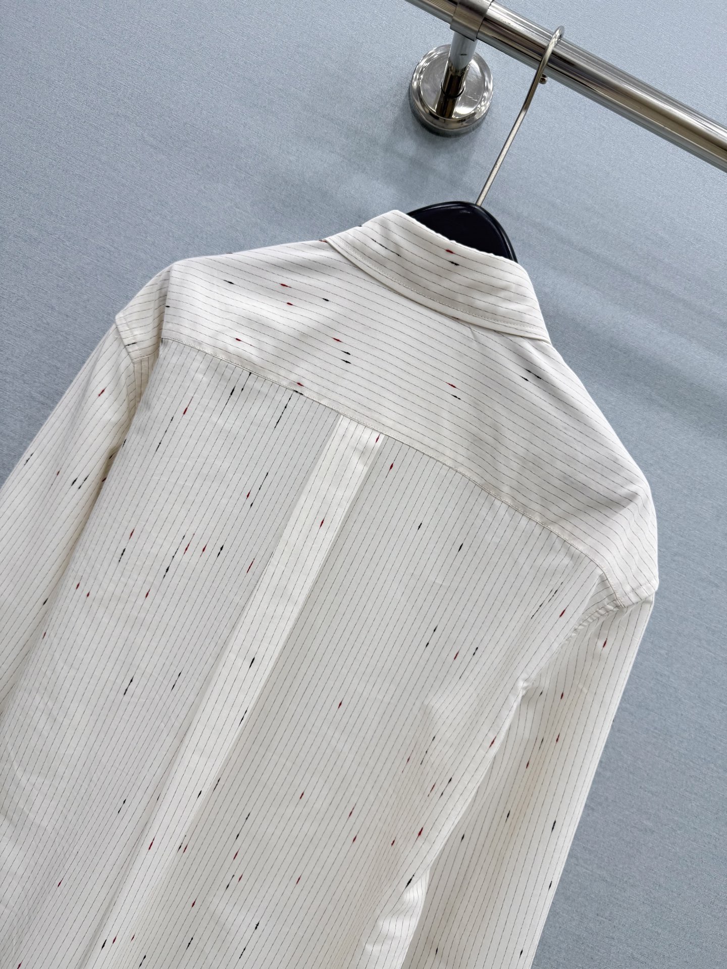 🛒𝐍𝐄𝐖 · 𝟐𝟎𝟐6/爆款现货 【原单品质】Ch*｜2026新品订制条纹刺绣衬衫 精致版型，高级肌理细腻  极简主义常