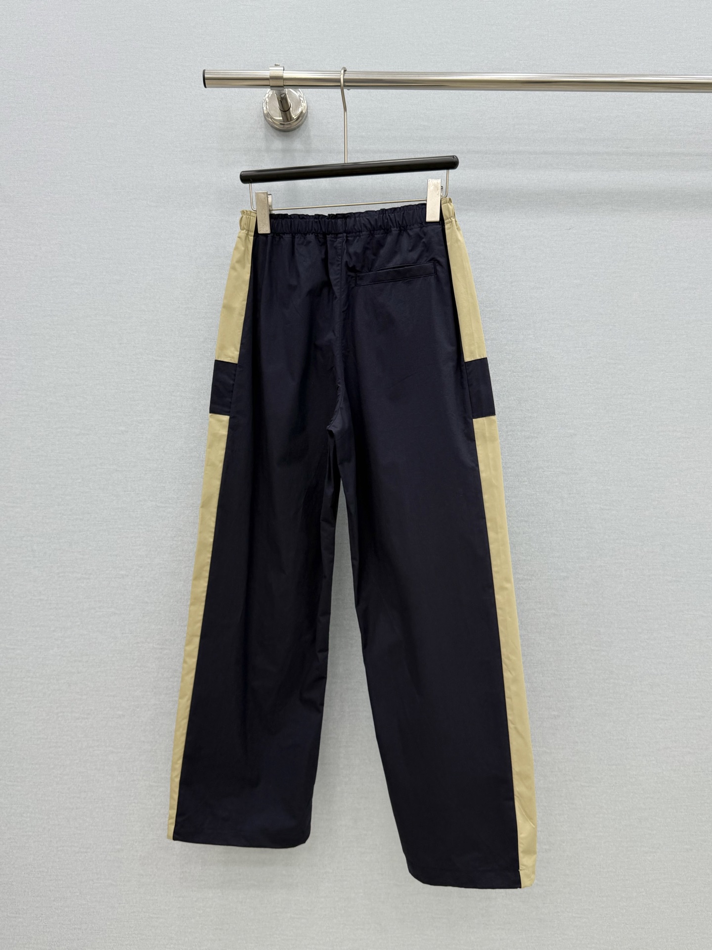 🛒𝐍𝐄𝐖 · 𝟐𝟎𝟐6/爆款现货 【原单品质】Y*｜撞色工装式刺绣休闲裤 颜色百搭高级 定制版型尽显高级随意感 视觉盛宴