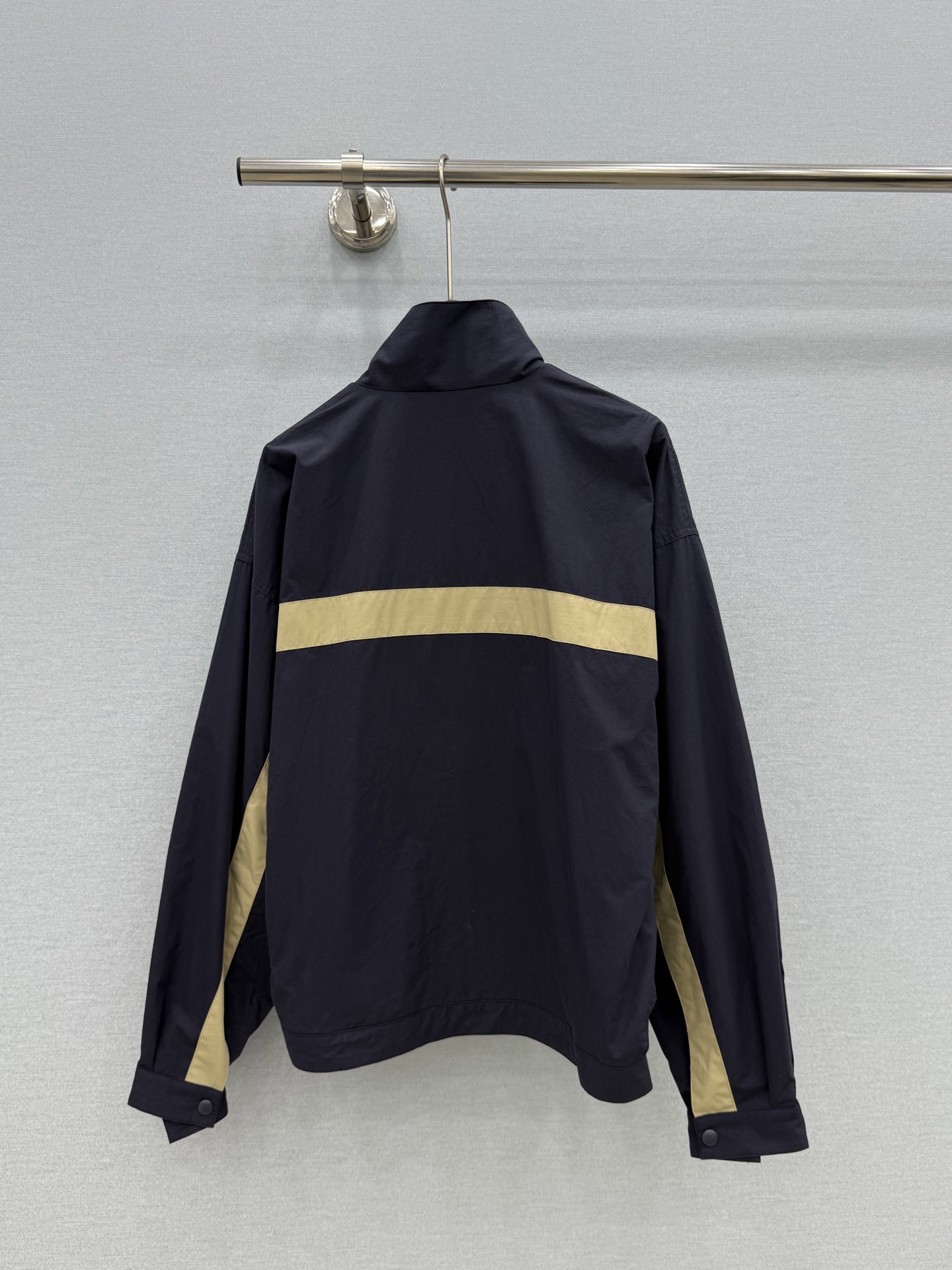🛒𝐍𝐄𝐖 · 𝟐𝟎𝟐6/爆款现货 【原单品质】Y*｜撞色工装式刺绣外套 颜色百搭高级 定制版型尽显高级随意感 视觉盛宴 